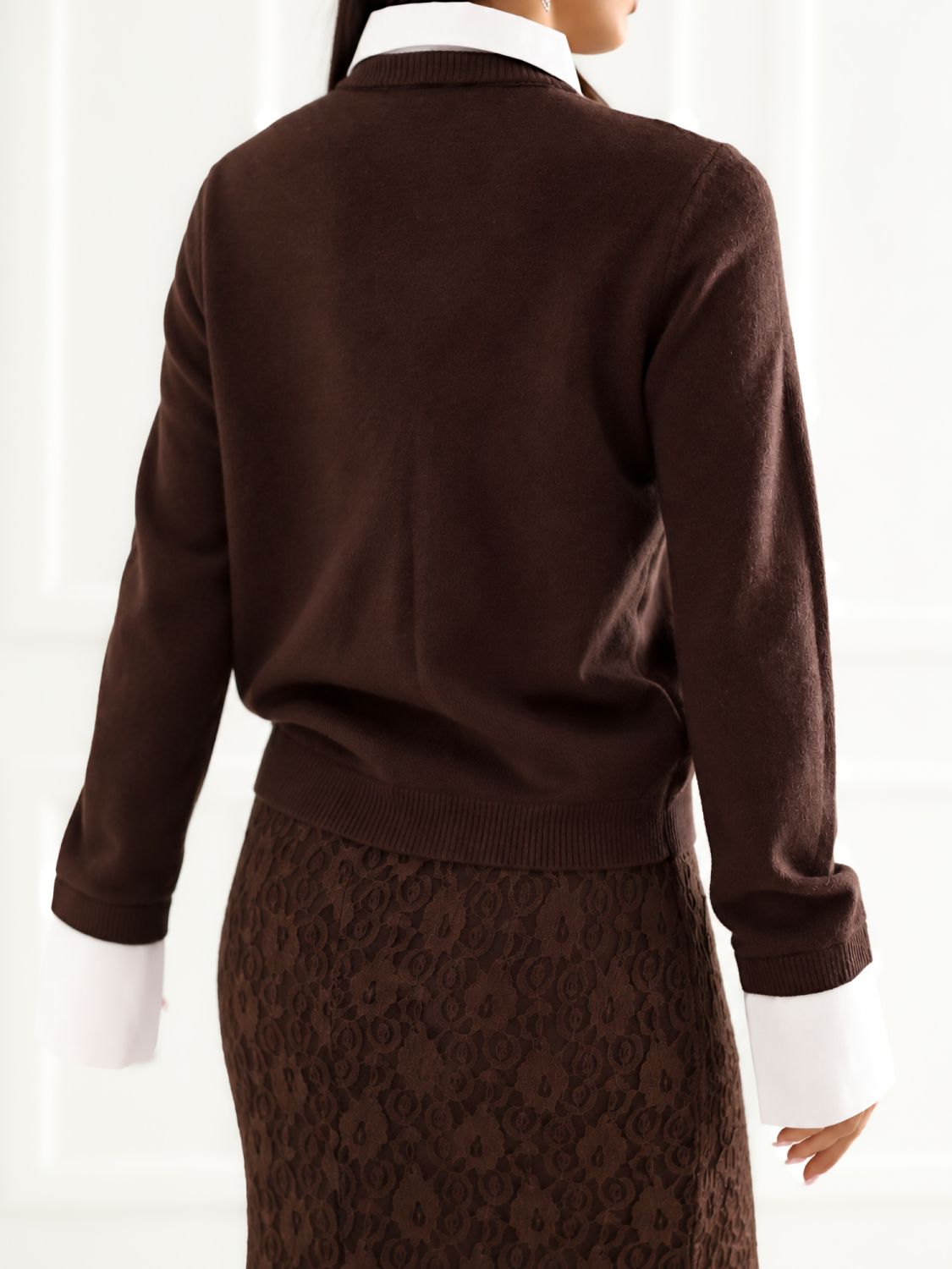 Eleganten rjav polo pulover