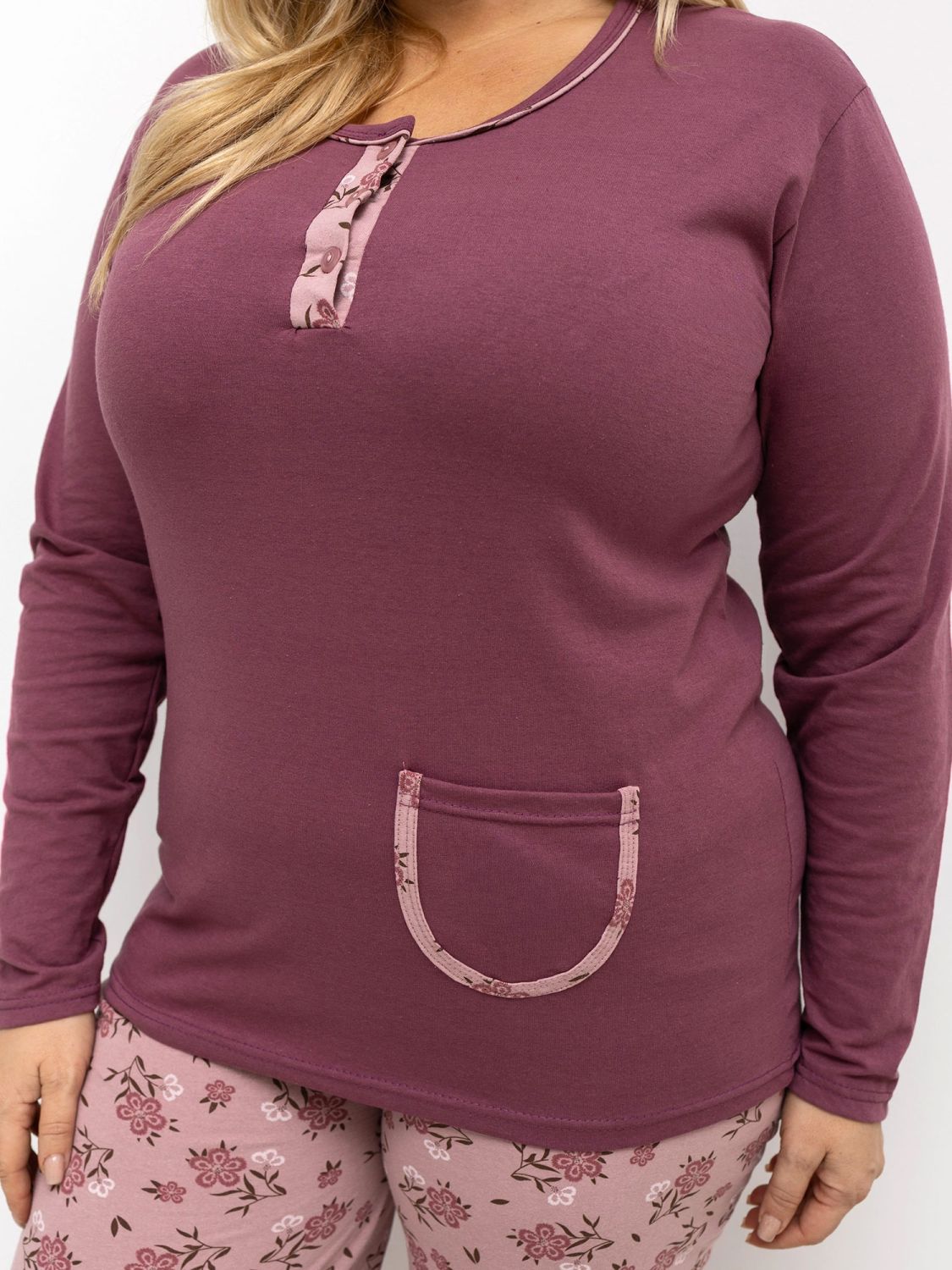 Ženska pižama s cvetličnim vzorcem in dolgimi rokavi, roza