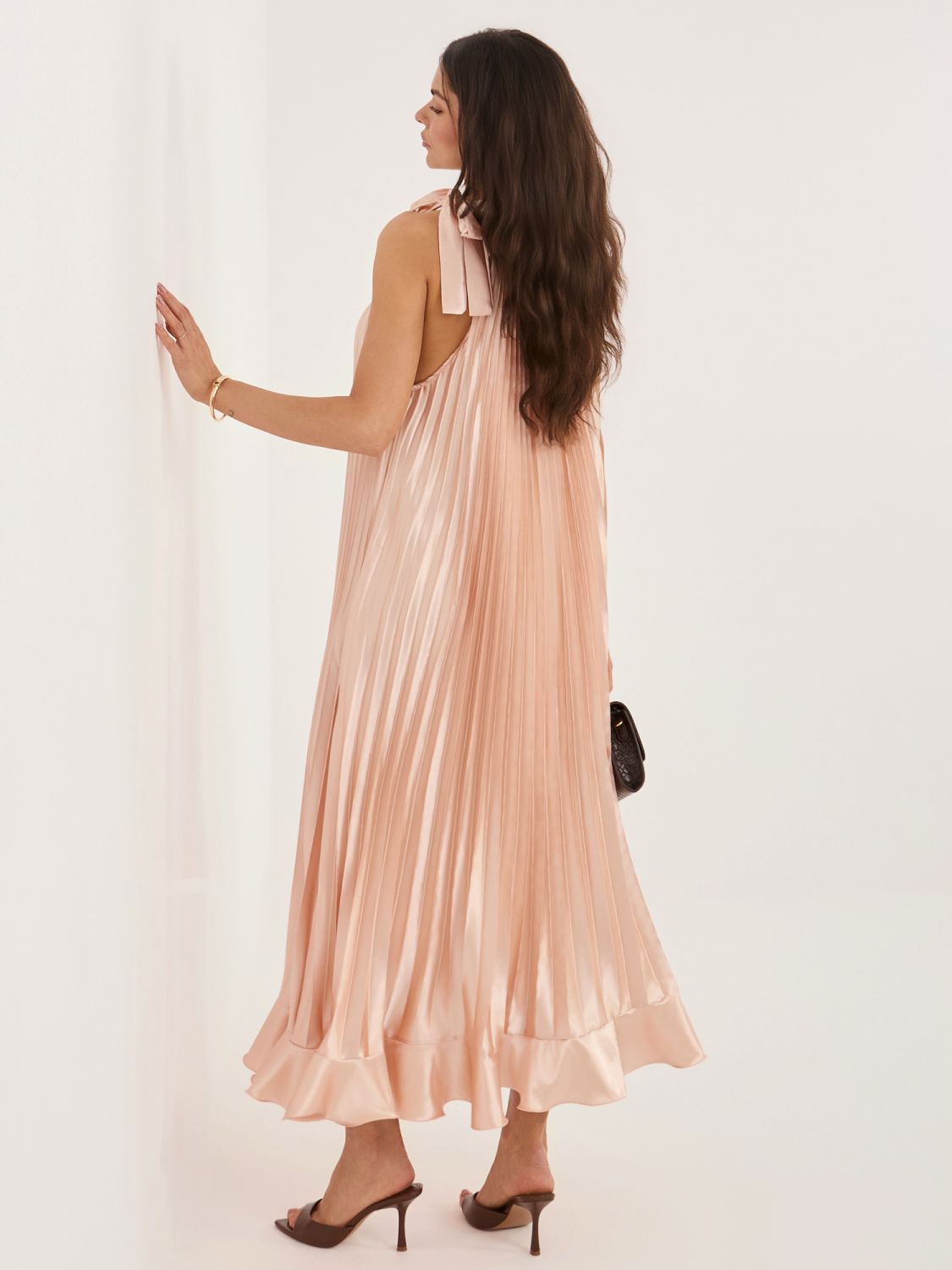 Koktajl midi obleka z volanom in zavezovanjem