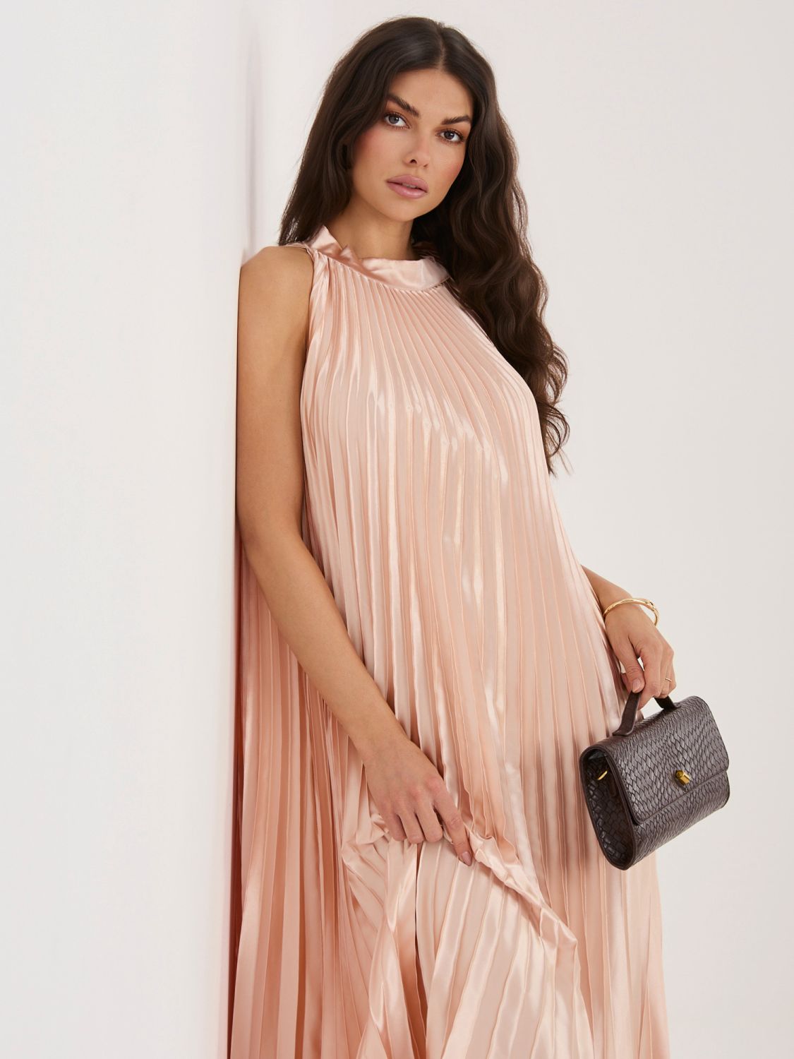 Koktajl midi obleka z volanom in zavezovanjem