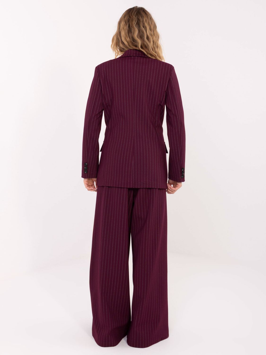 Elegantni bordo suknjič s črtami