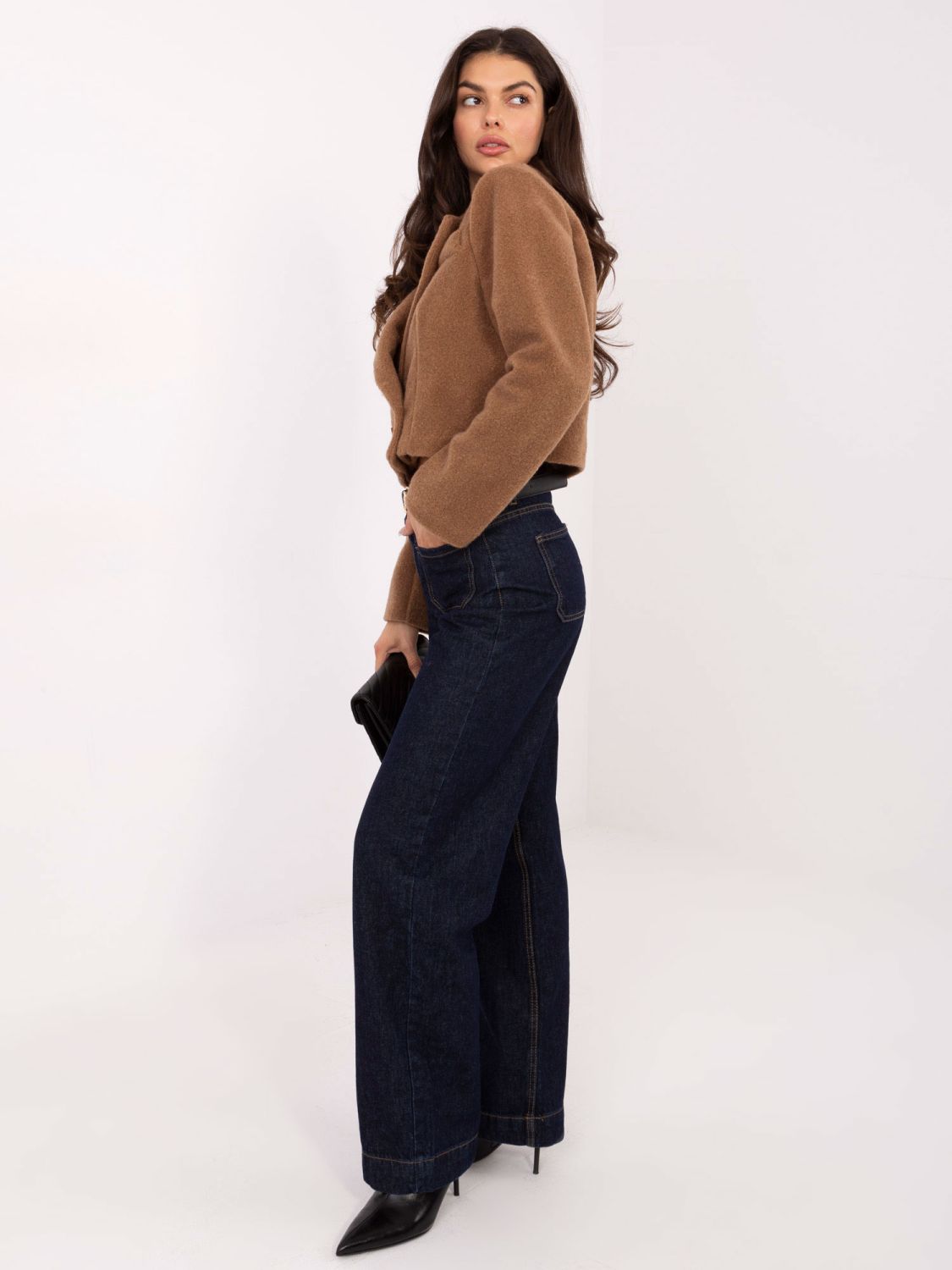 Kratek eleganten rjav plašč