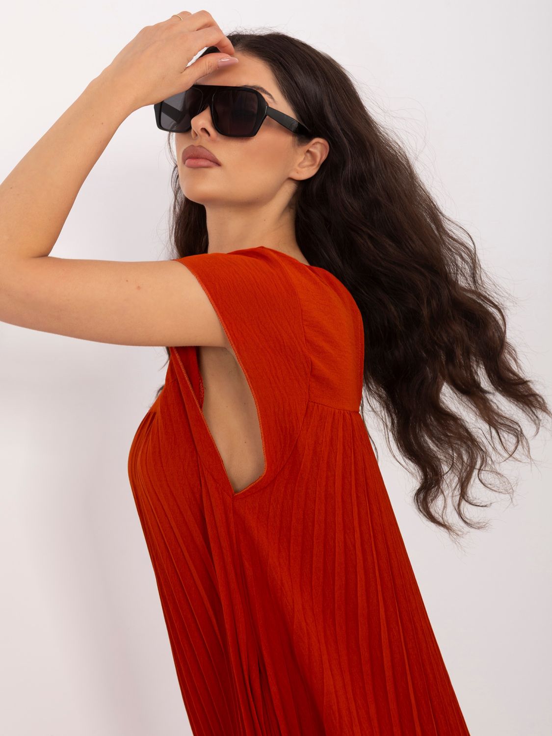 Oranžna midi koktajl obleka brez rokavov