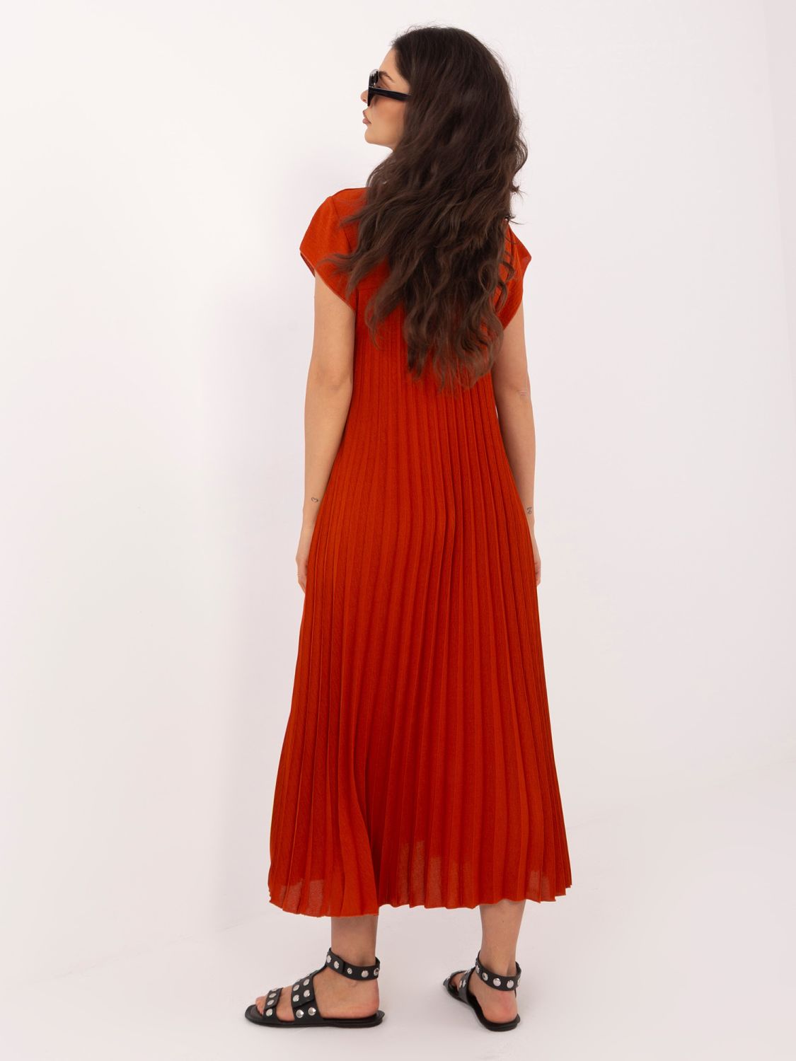 Oranžna midi koktajl obleka brez rokavov