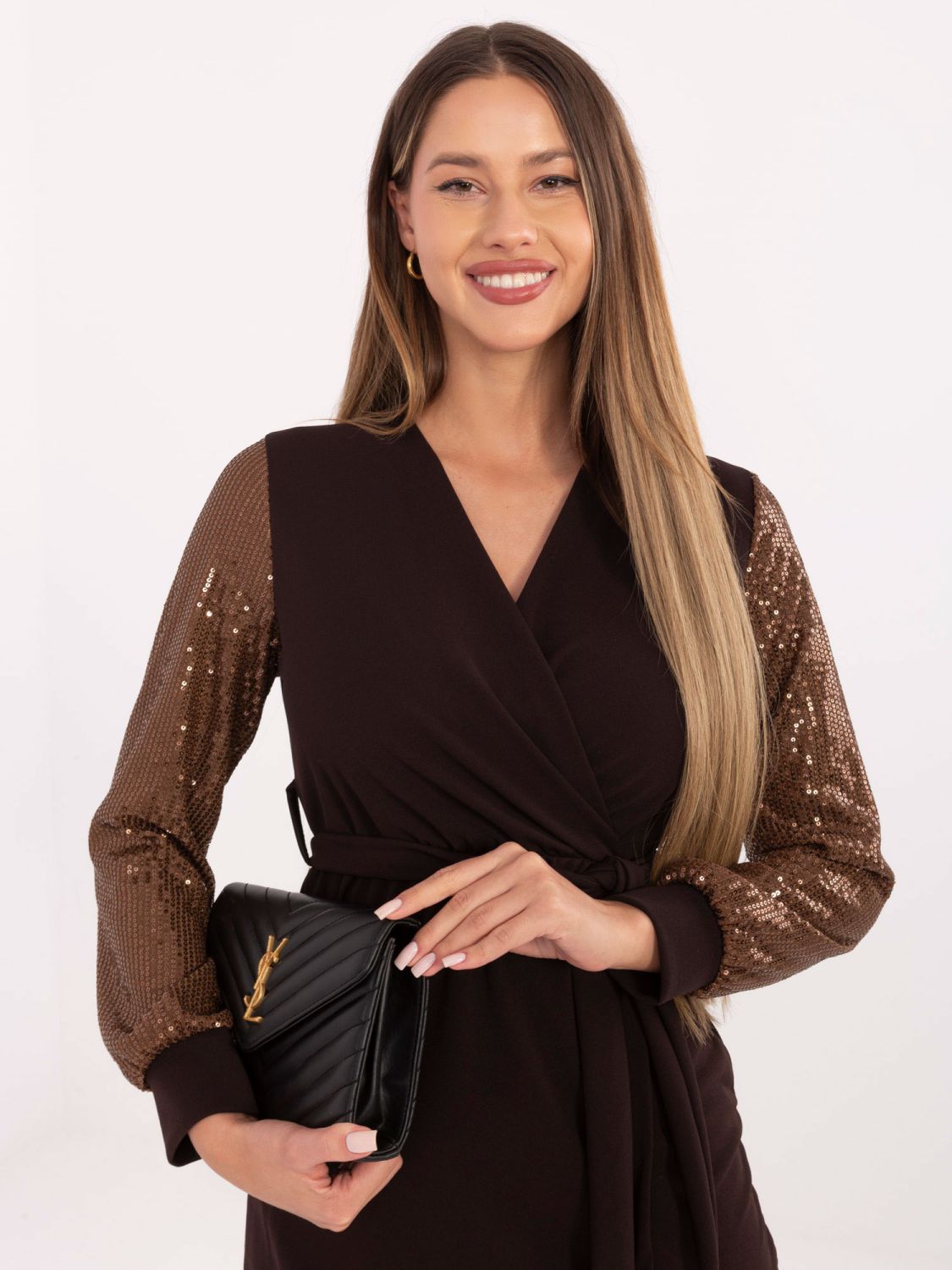 Elegantna mini obleka z bleščicami v rjavi barvi