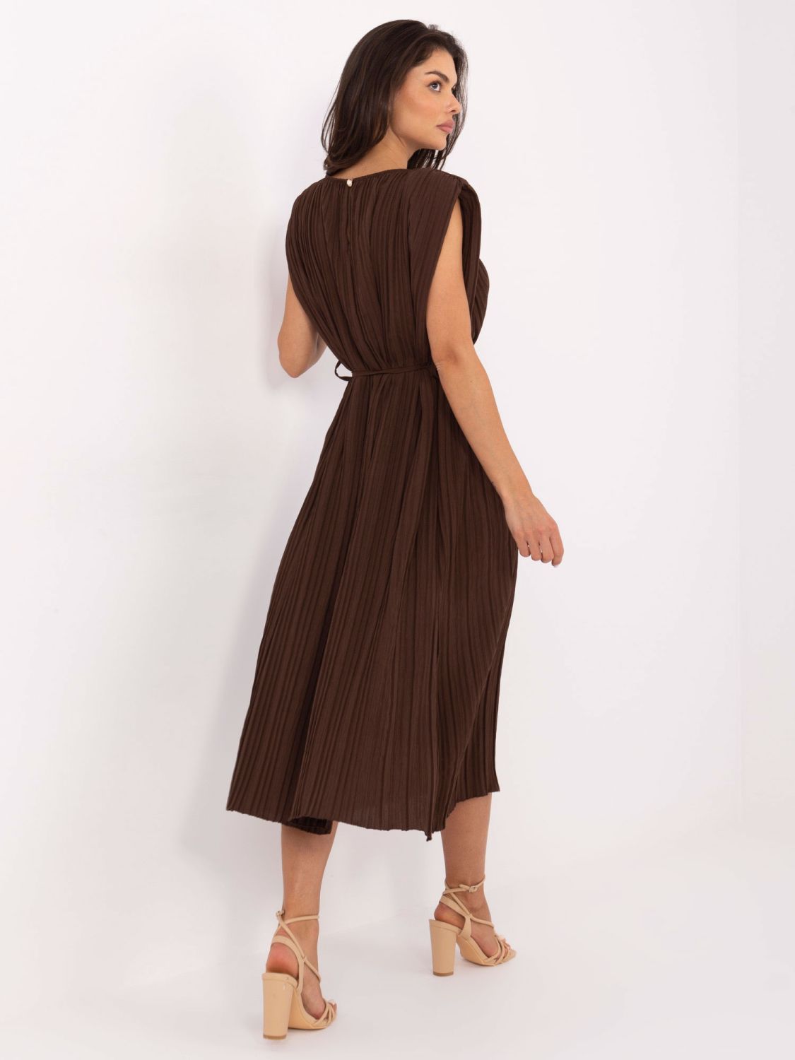 Elegantna midi obleka v temno rjavi barvi