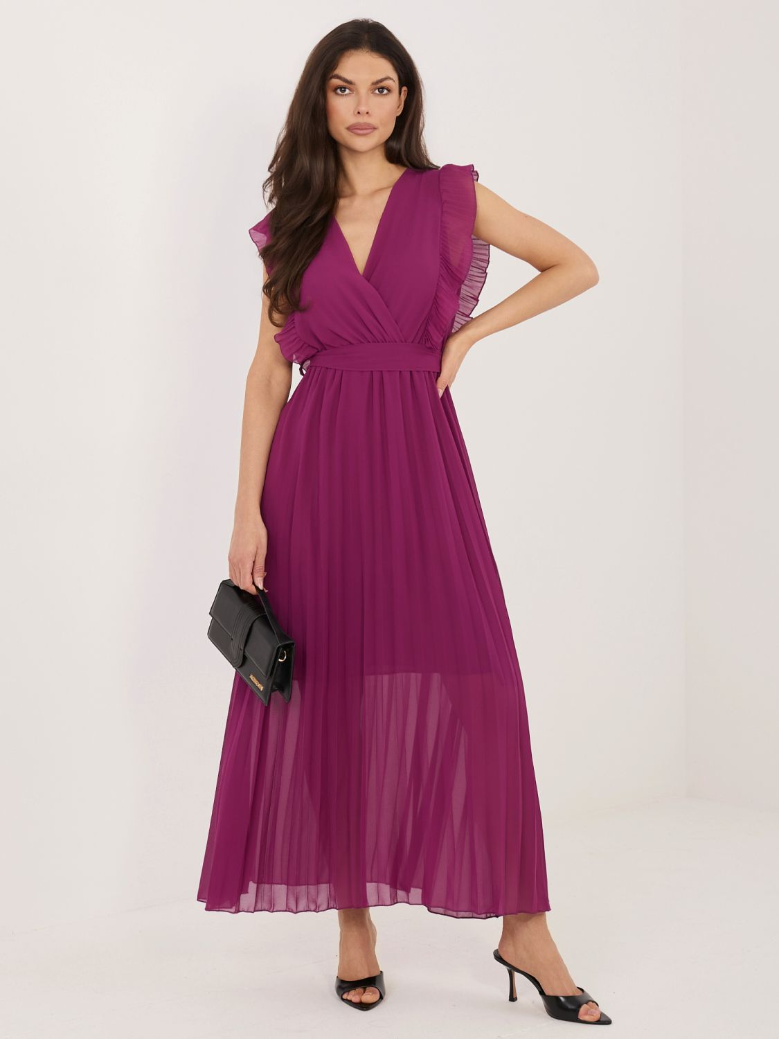 Razširjena midi obleka v temno vijolični barvi s pasom