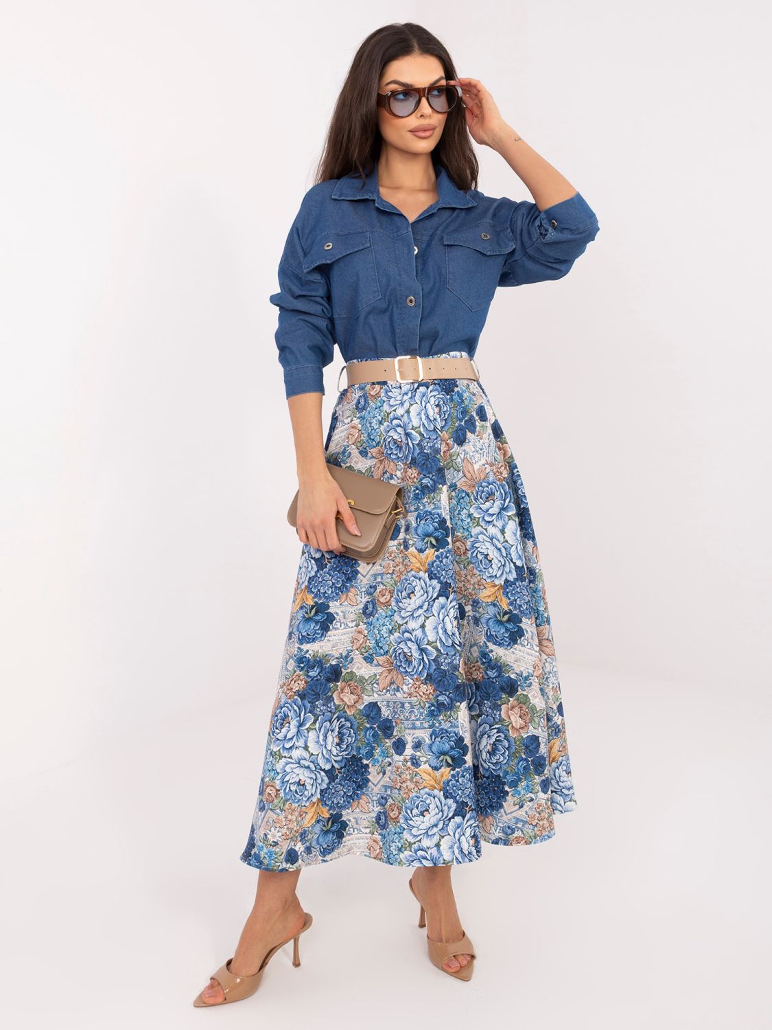 Elegantno midi krilo s cvetličnim vzorcem in pasom, temno modro