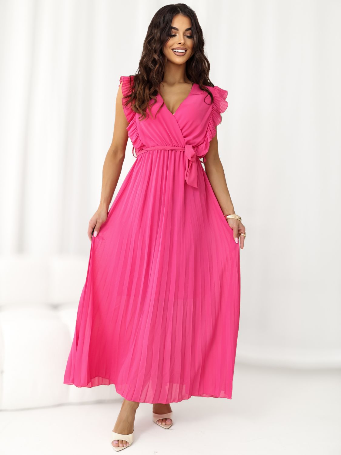 Razširjena midi obleka s pasom v temno roza barvi