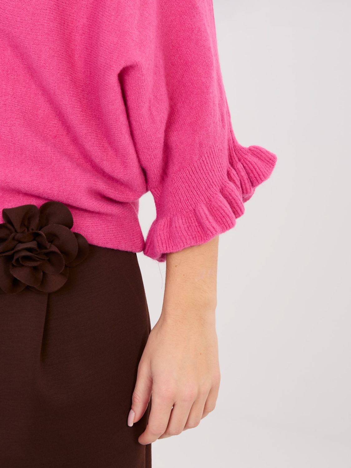 Roza pulover s 3/4 rokavi in volanom