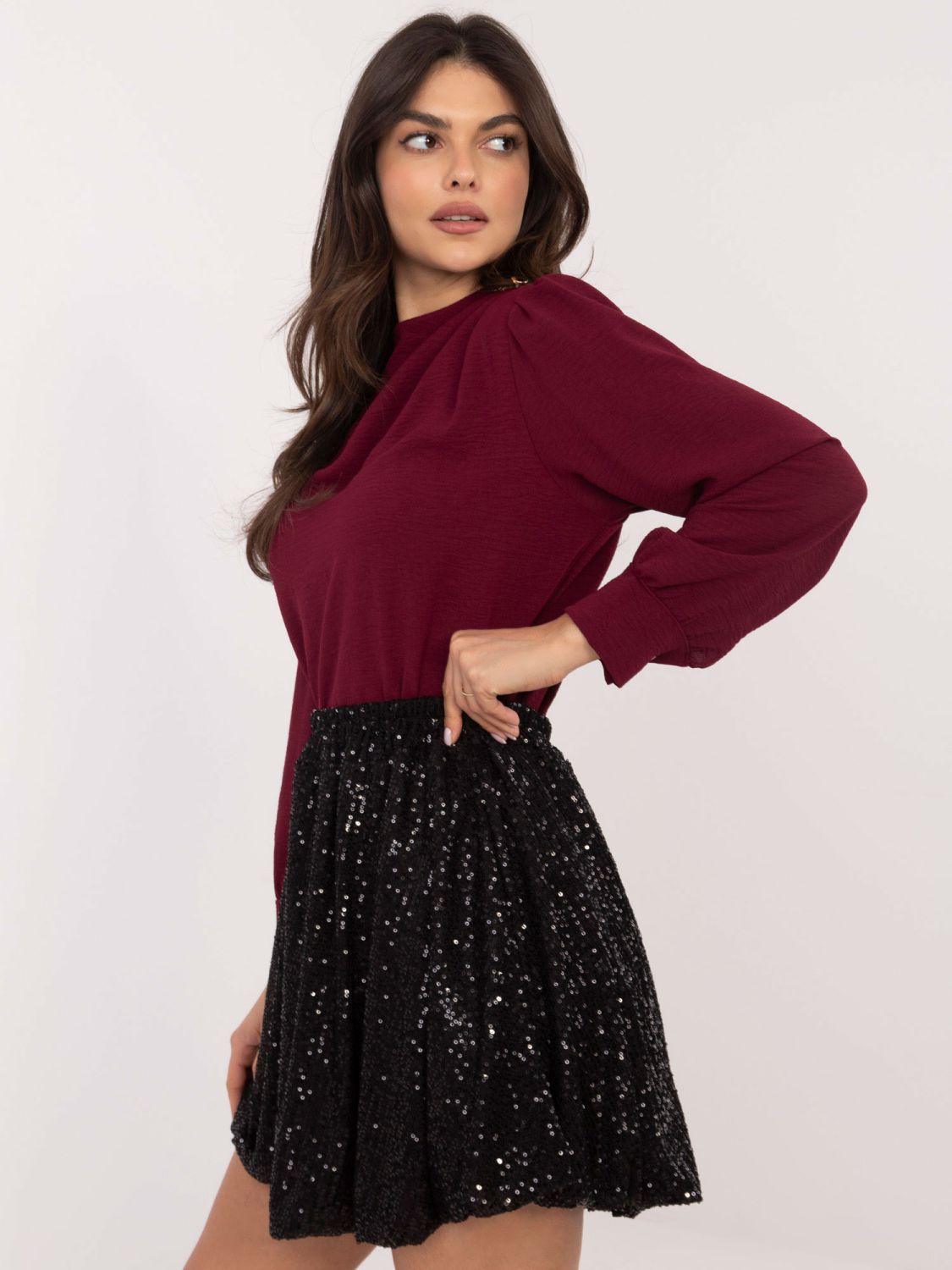 Elegantno črno mini krilo z bleščicami in podlogo