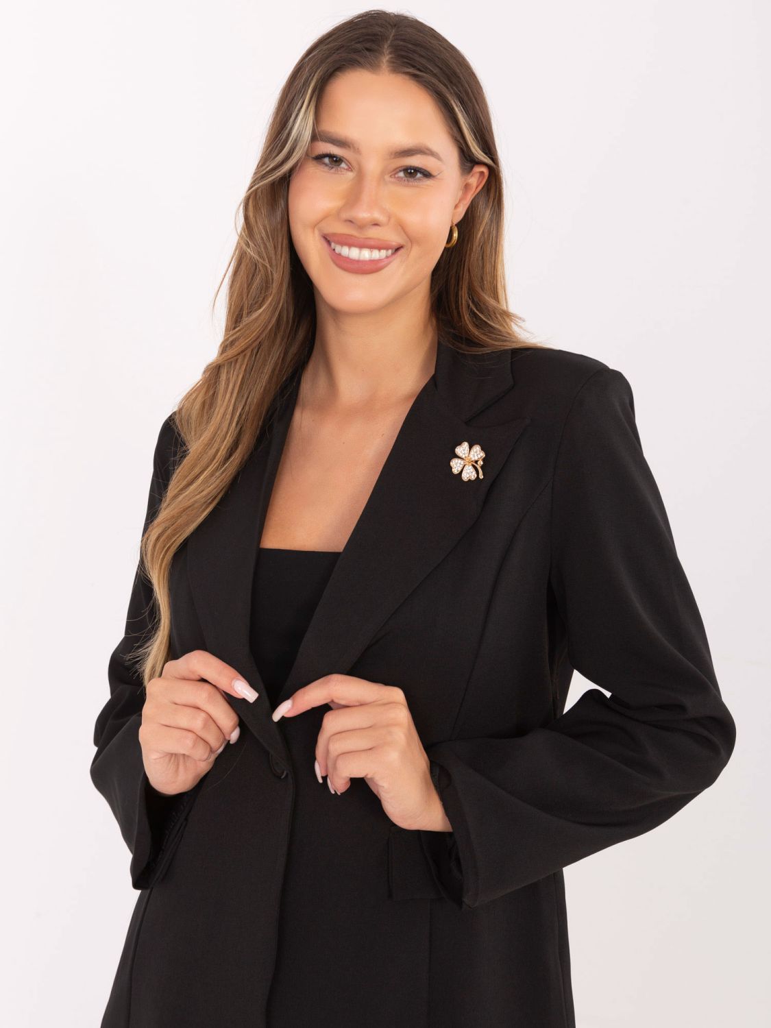 Elegantni črn suknjič z broško in podlogo
