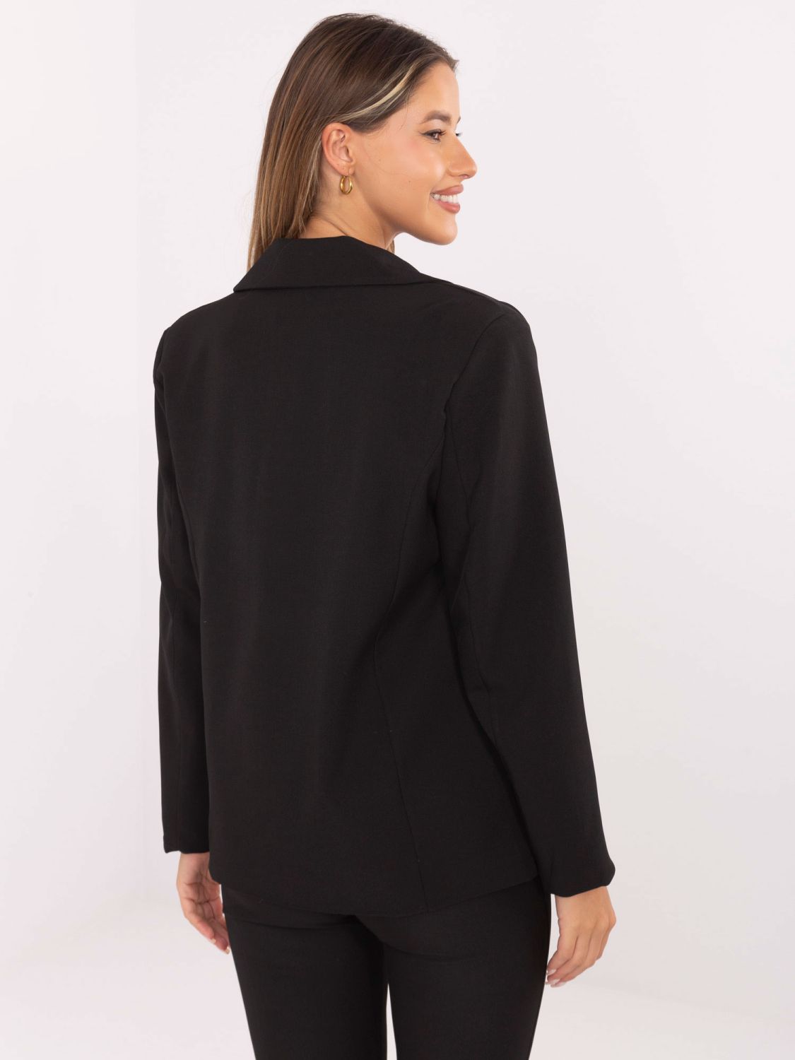 Elegantni črn suknjič z broško in podlogo