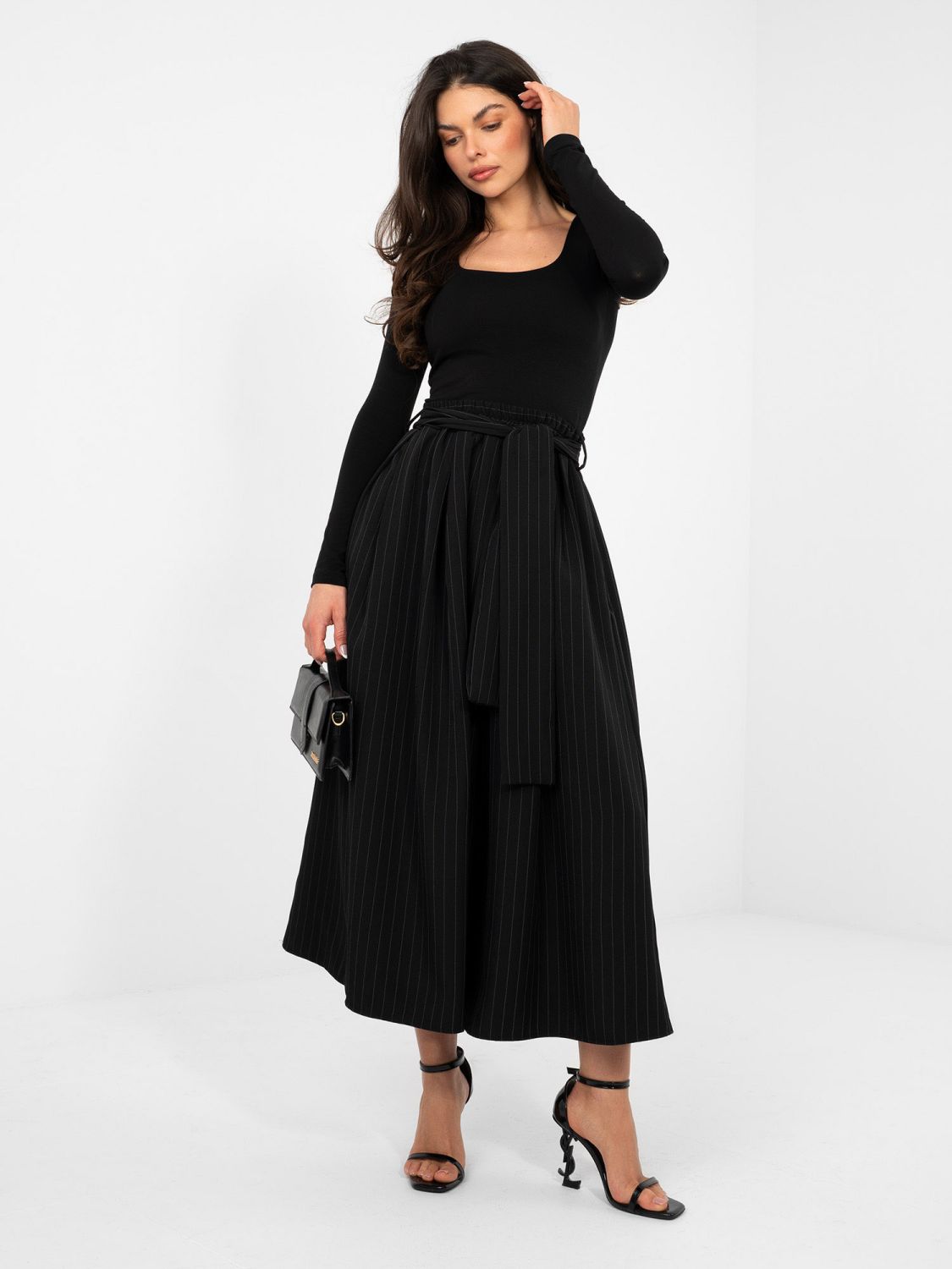 Elegantno črno midi krilo s pasom in žepi