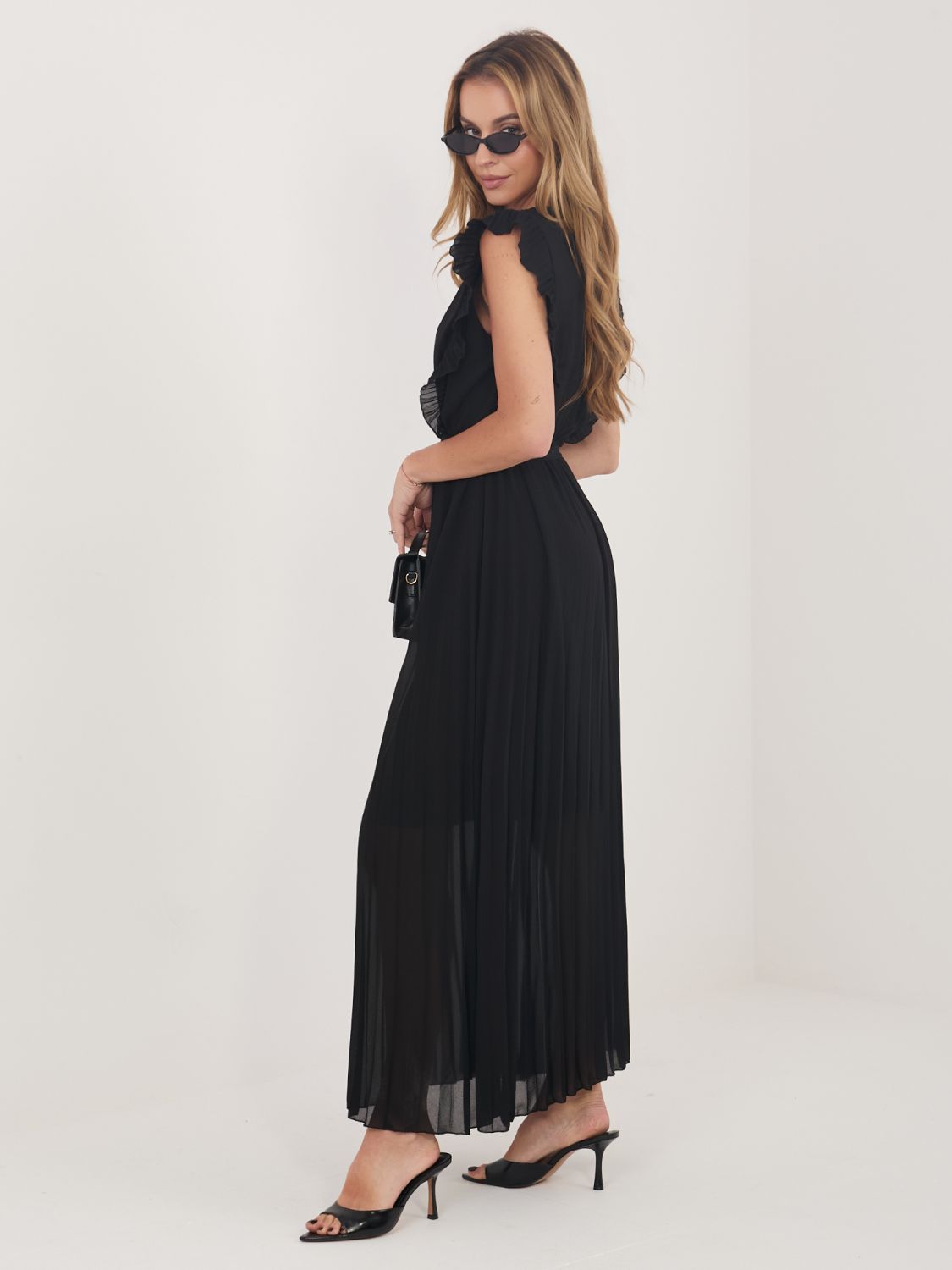 Črna razširjena midi obleka s pasom