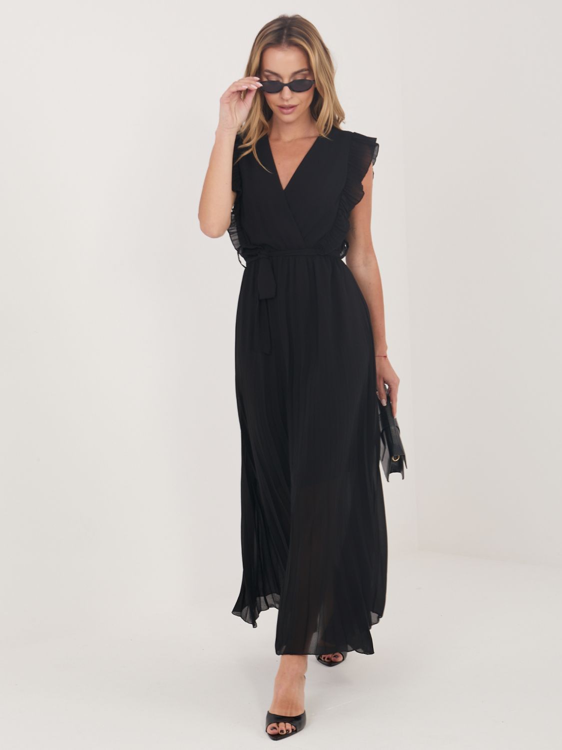 Črna razširjena midi obleka s pasom