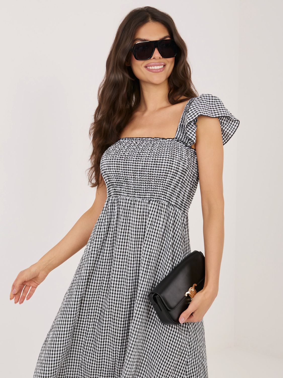 Črna midi obleka s karo vzorcem in volanom