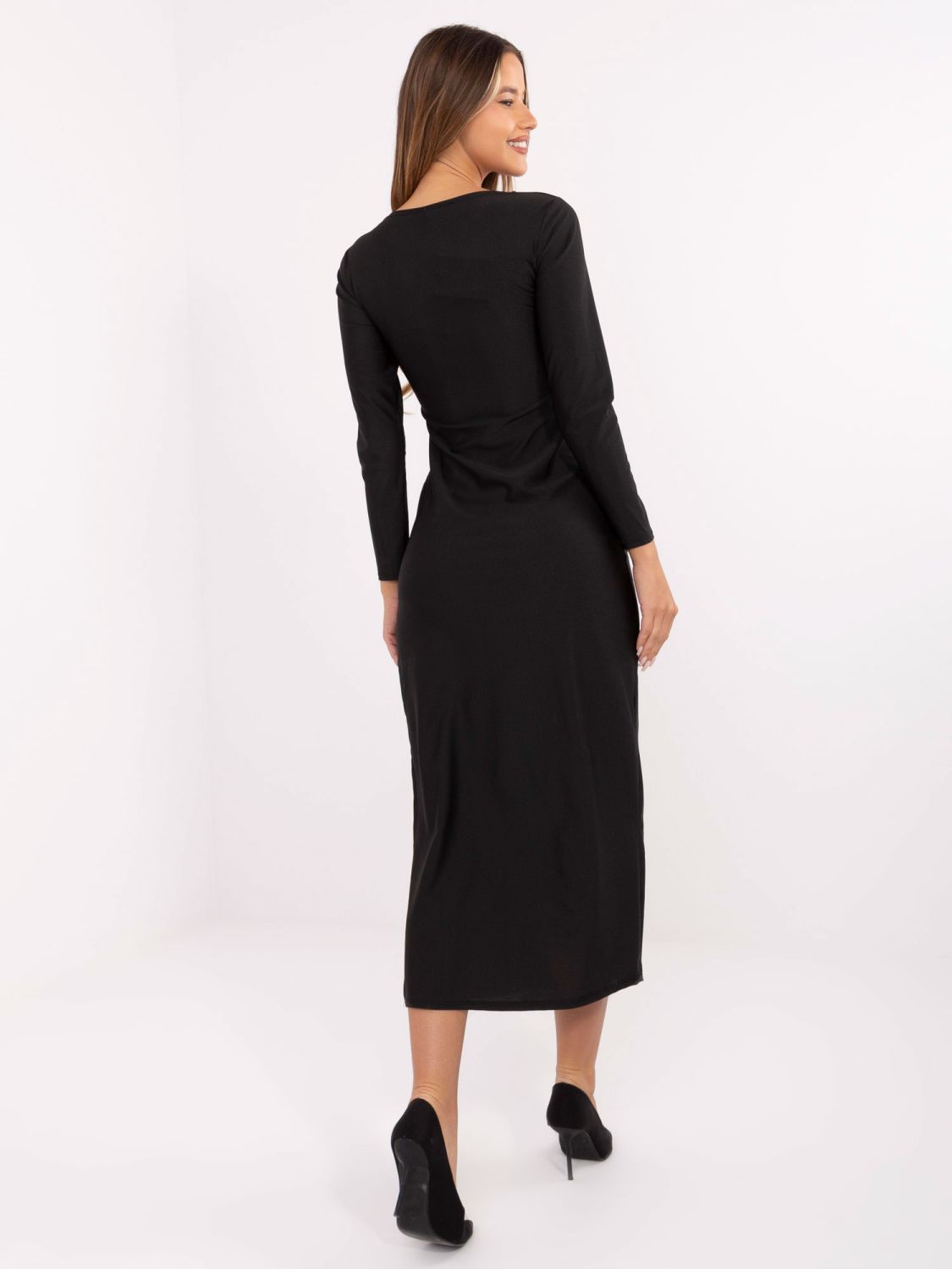 Elegantna črna midi obleka z dolgimi rokavi in V-izrezom
