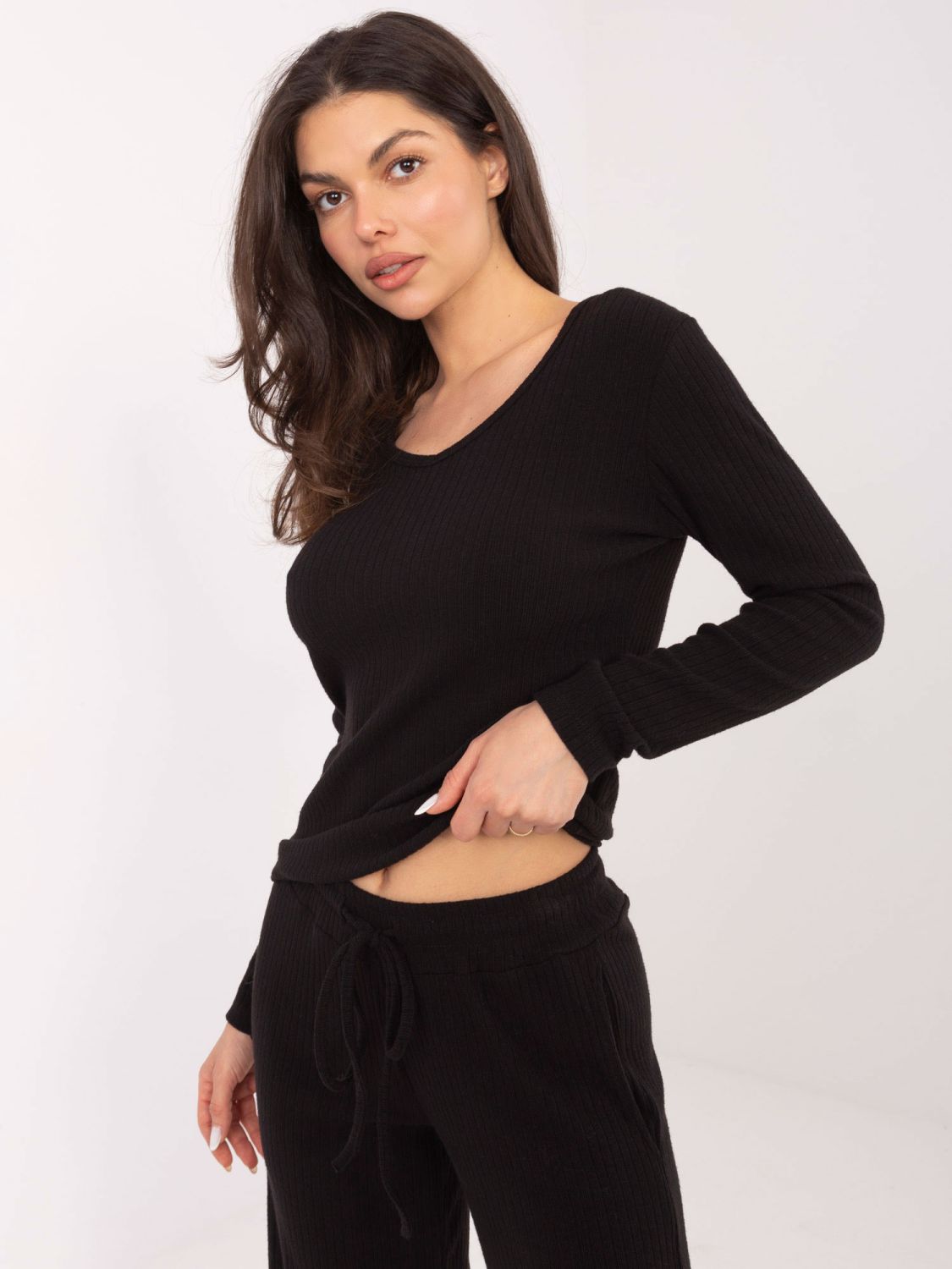 Črne široke rebraste hlače z visokim pasom