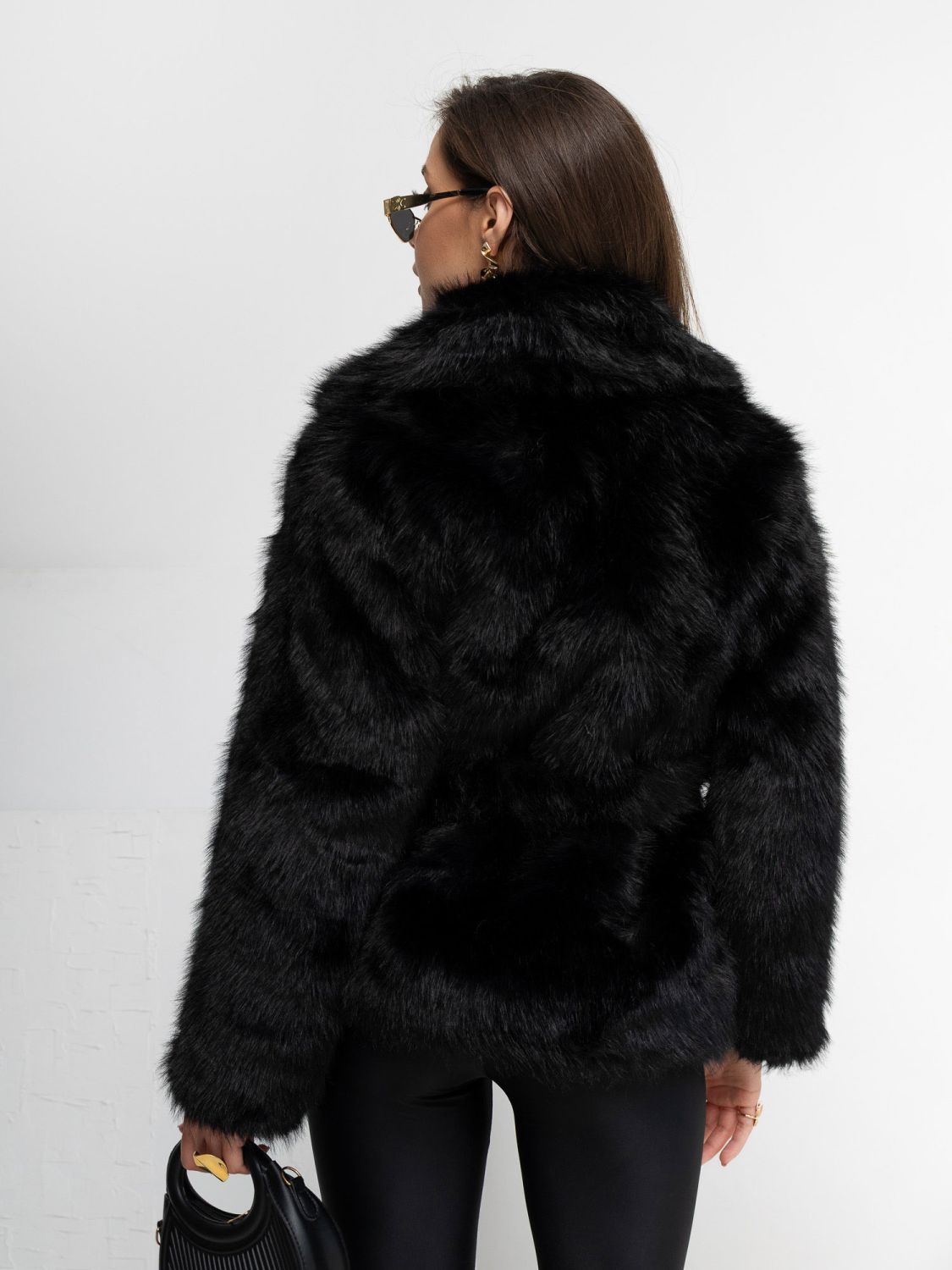 Elegantna kratka volnena jakna s pasom