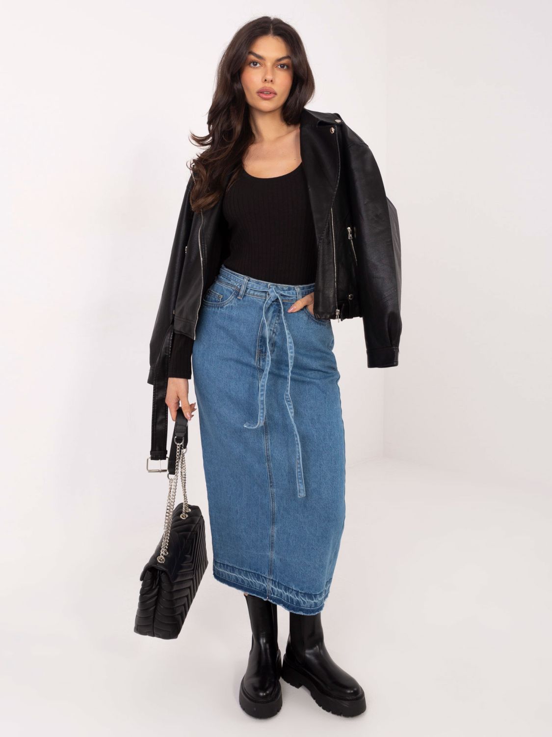 Črno rebrasto body z dolgimi rokavi