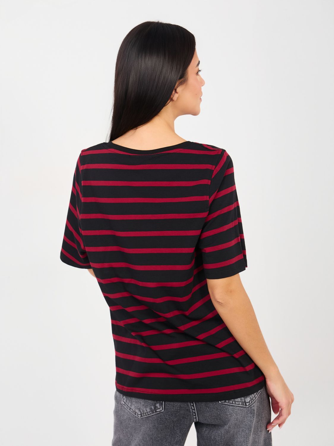 Večbarvna črtasta majica s kratkimi rokavi