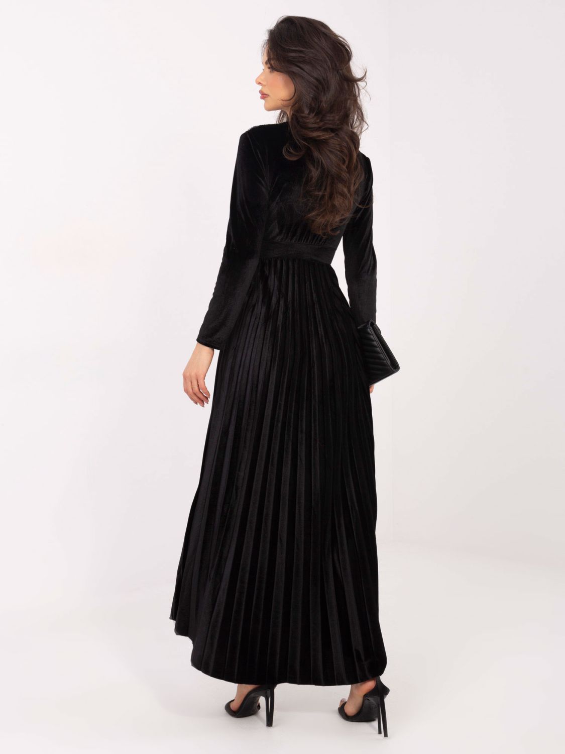 Črna maxi obleka s pasom in bleščicami