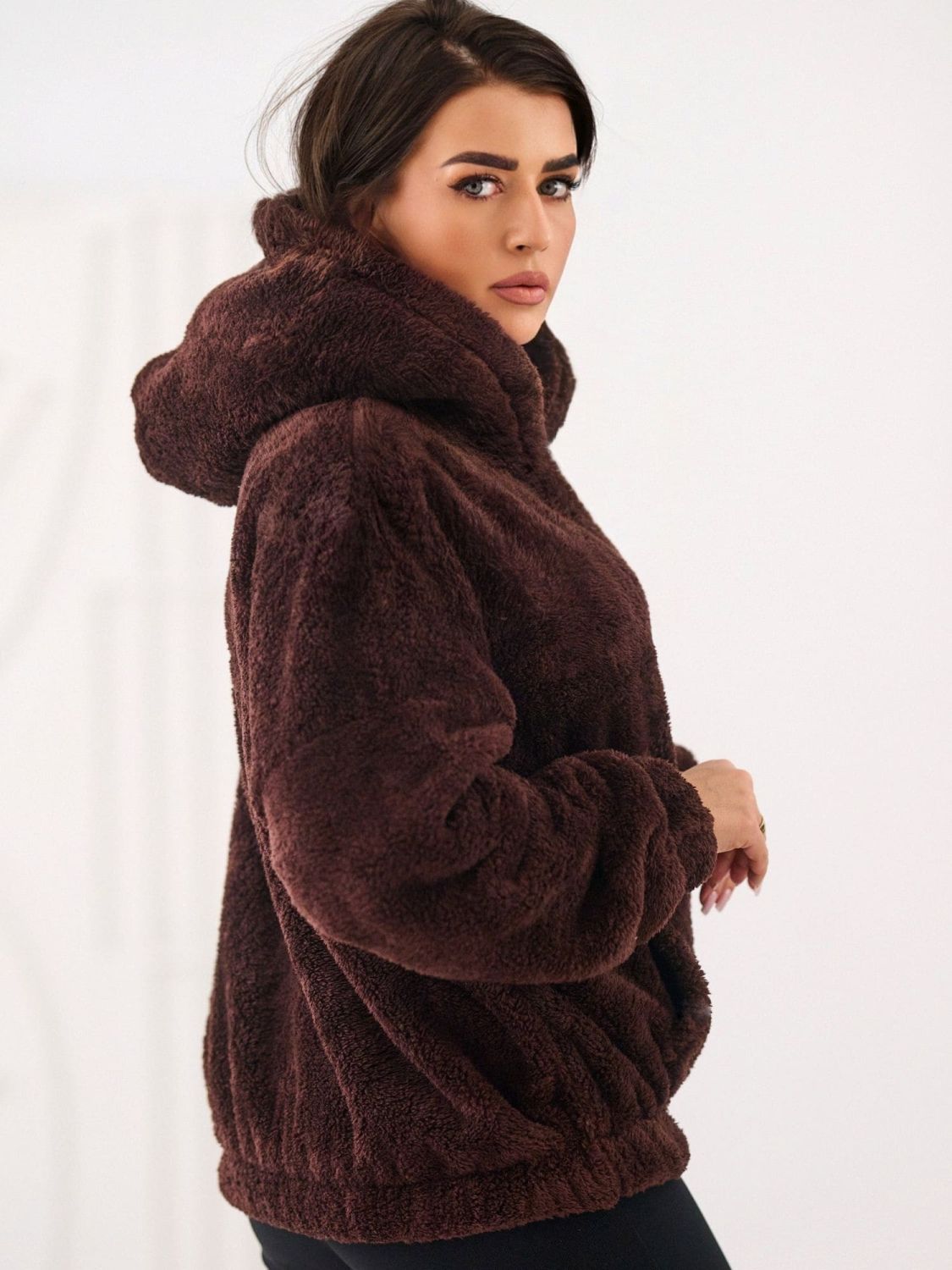 Ženska rjava jopica s kapuco in žepom