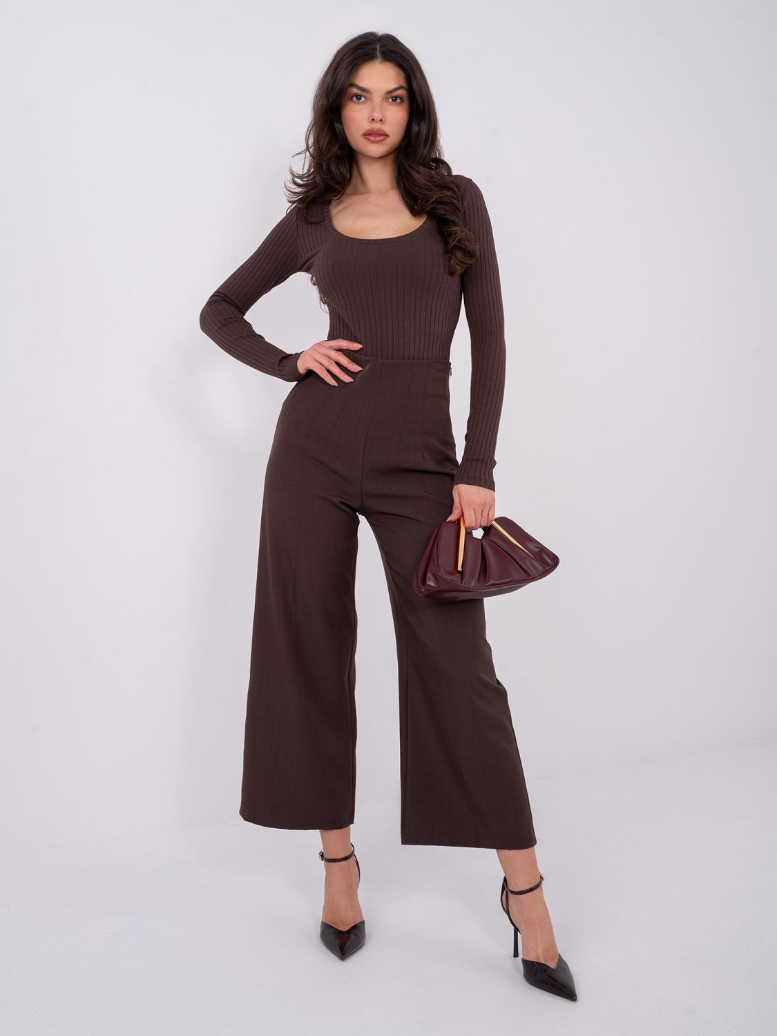 Rjavo rebrasto body z dolgimi rokavi