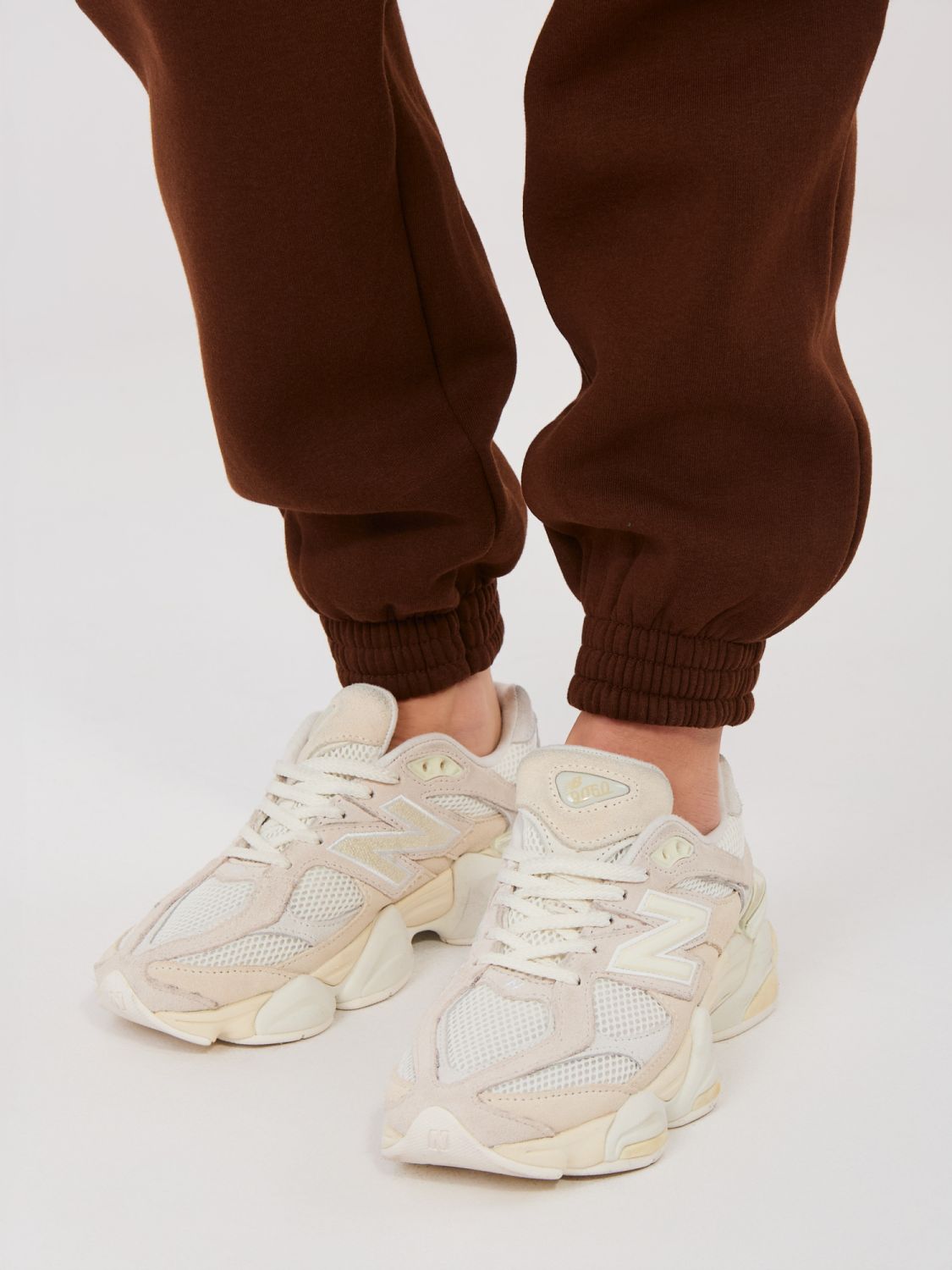 Ženske trenirke z visokim pasom, rjave