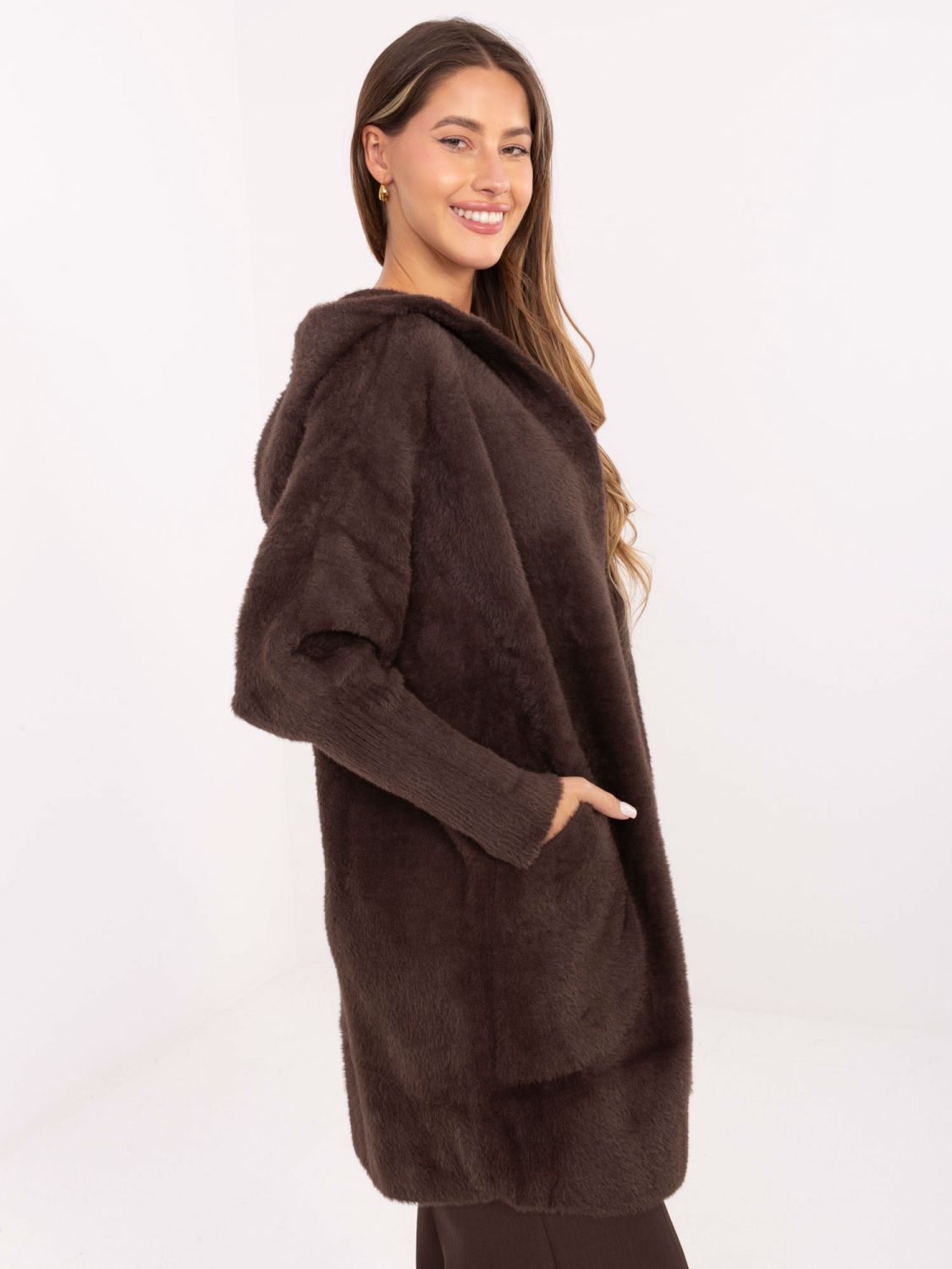 Ženski prehodni plašč s kapuco v rjavi barvi