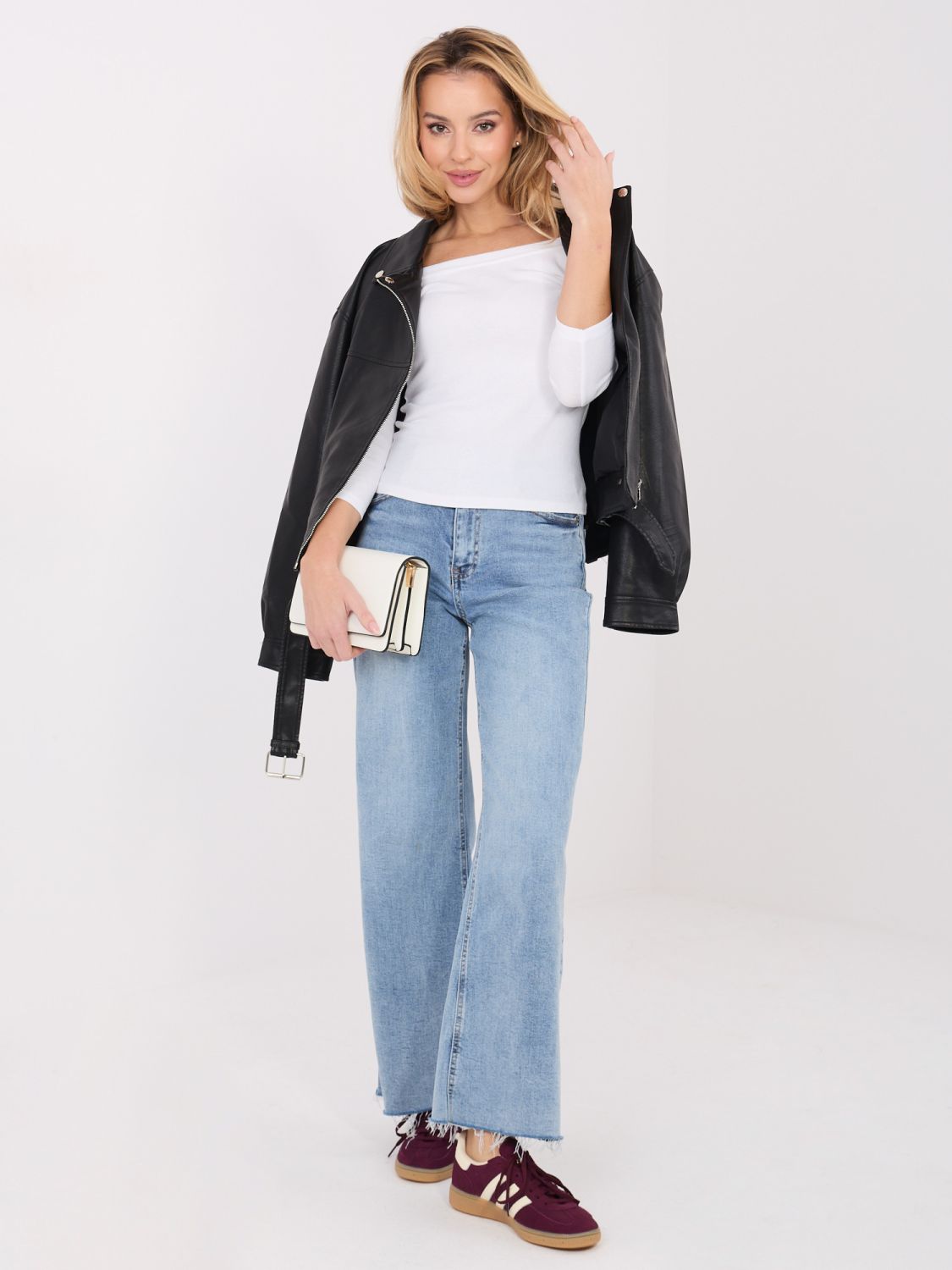 Bela bombažna bluza z odprtimi rameni