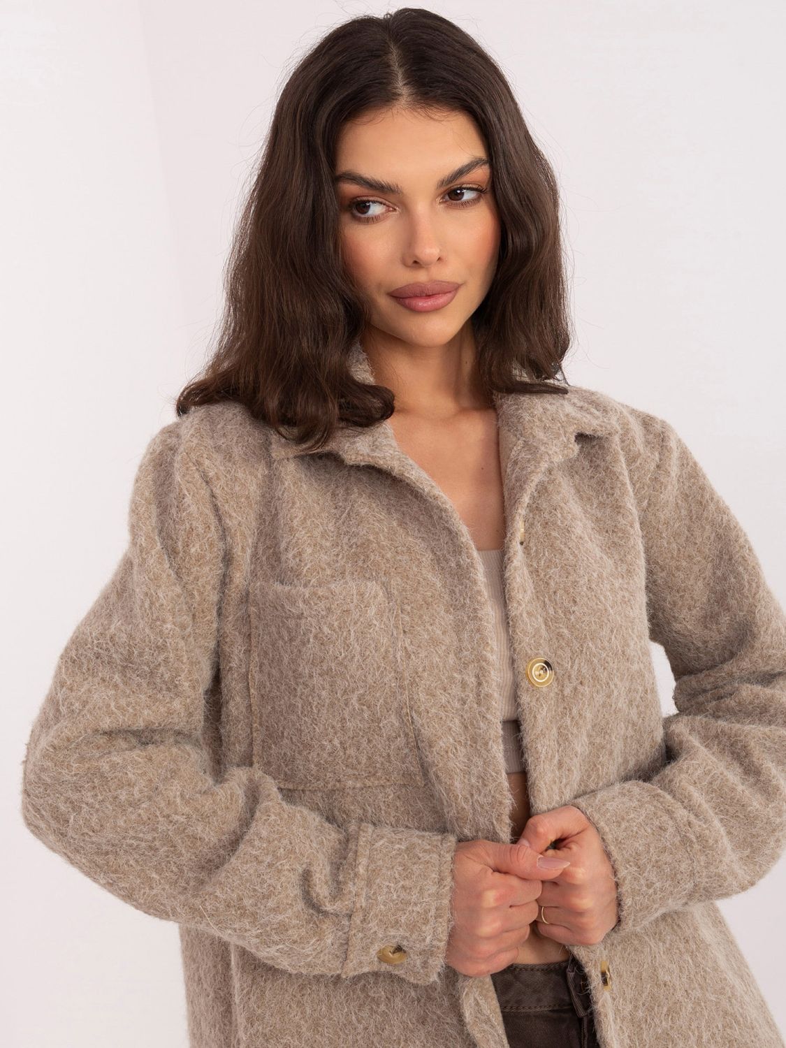 Bež jakna za prehodno obdobje z ovratnikom in žepi