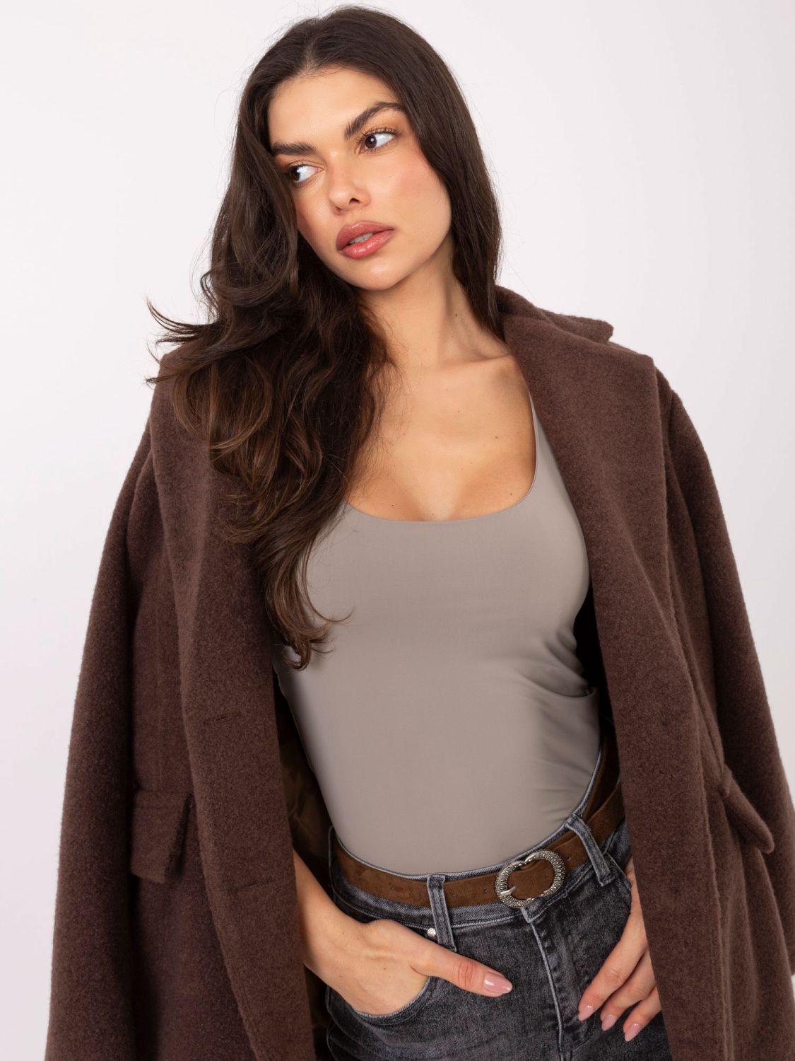 Bež top brez rokavov z okroglim izrezom