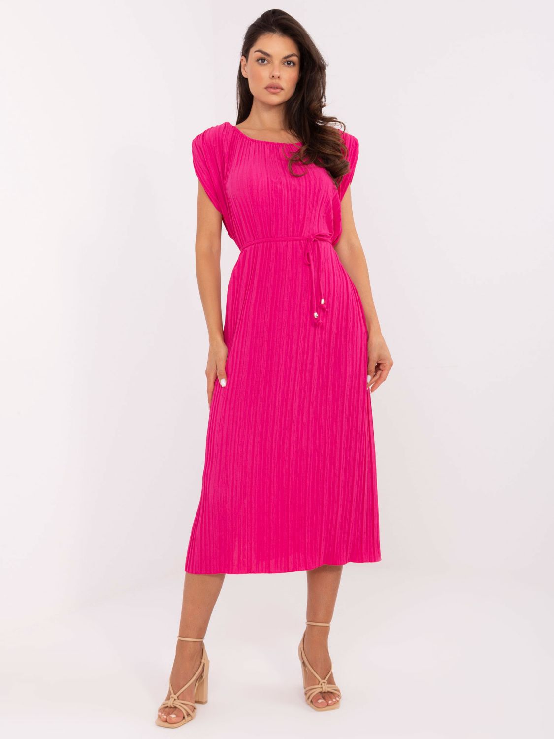 Elegantna midi obleka v roza barvi