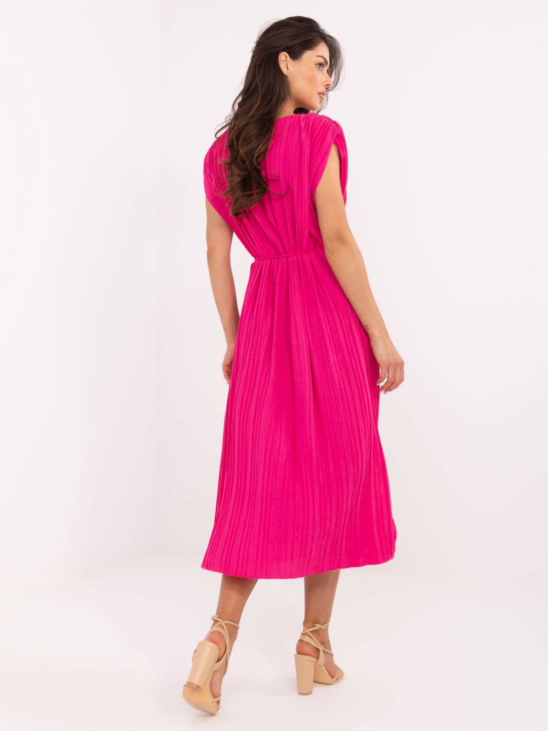 Elegantna midi obleka v roza barvi