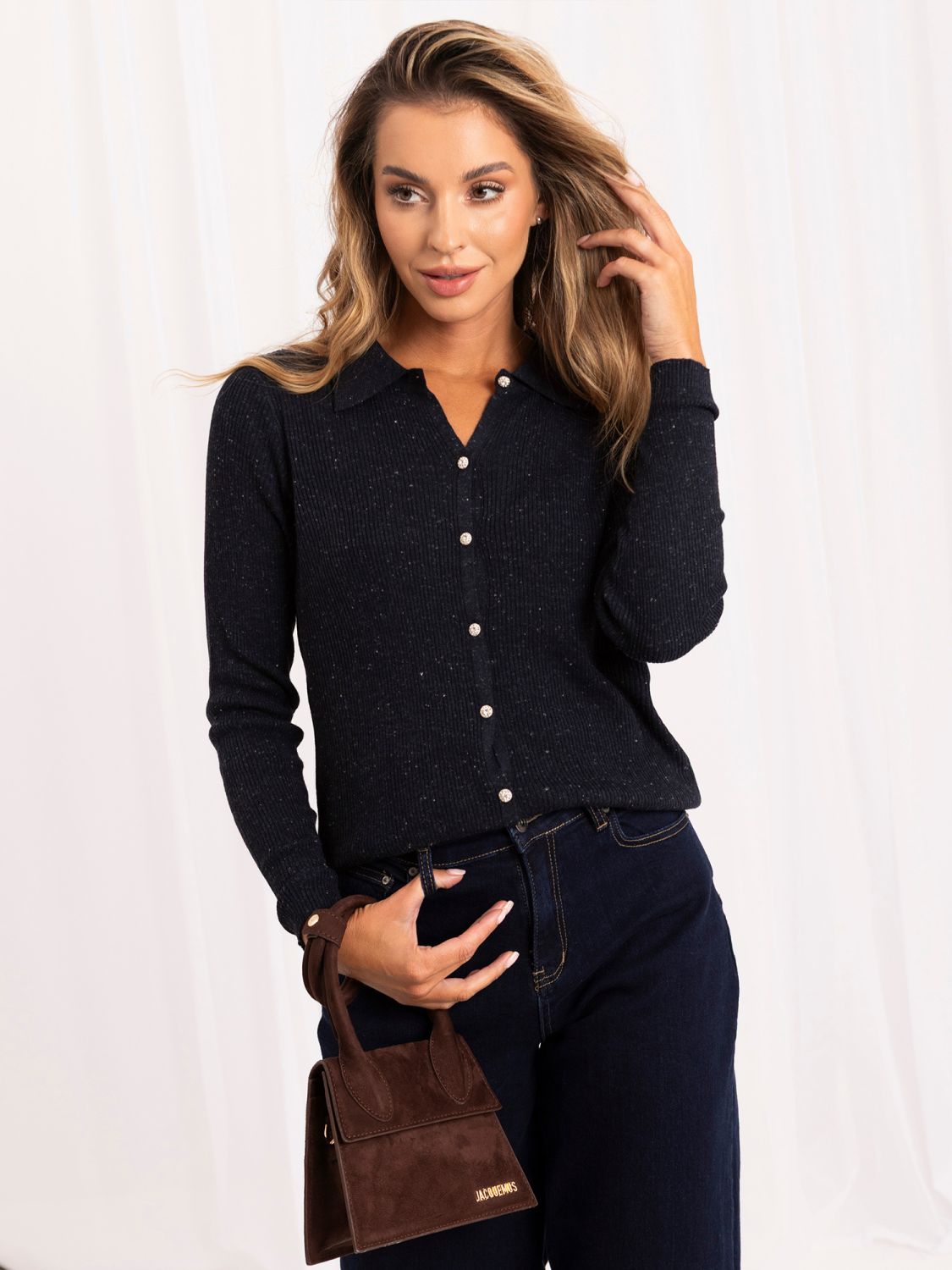 Eleganten temno moder polo pulover z ovratnikom