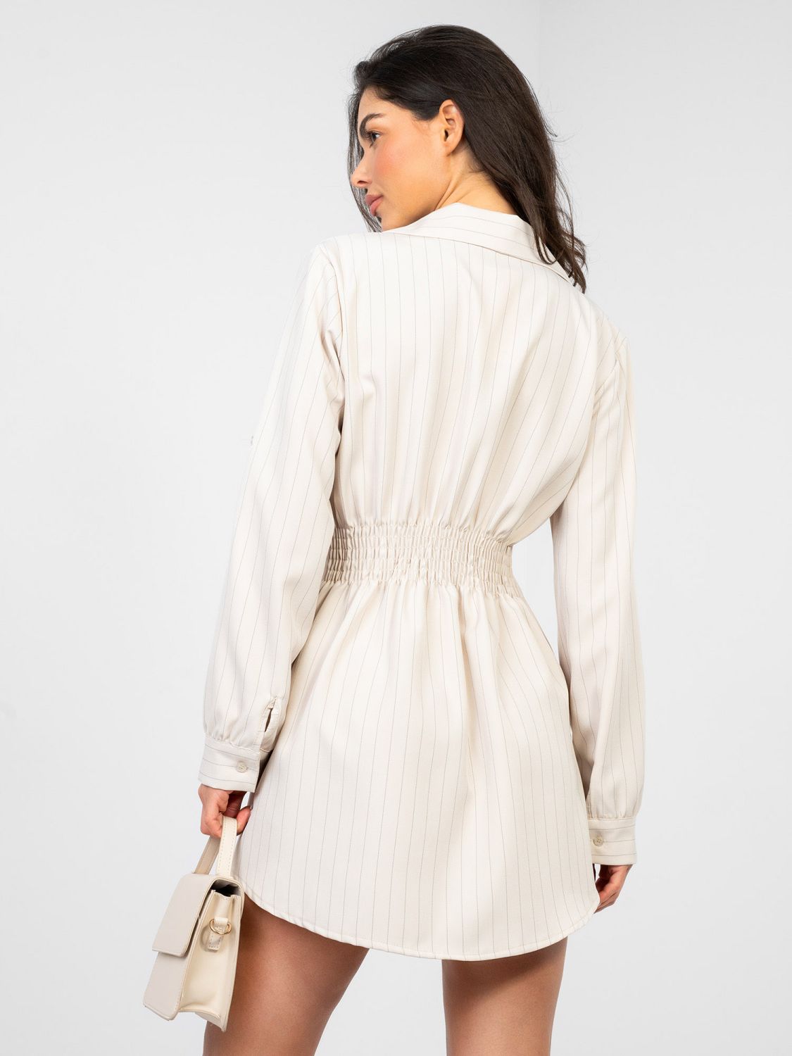 Bež srajčna obleka s črtami in ovratnikom