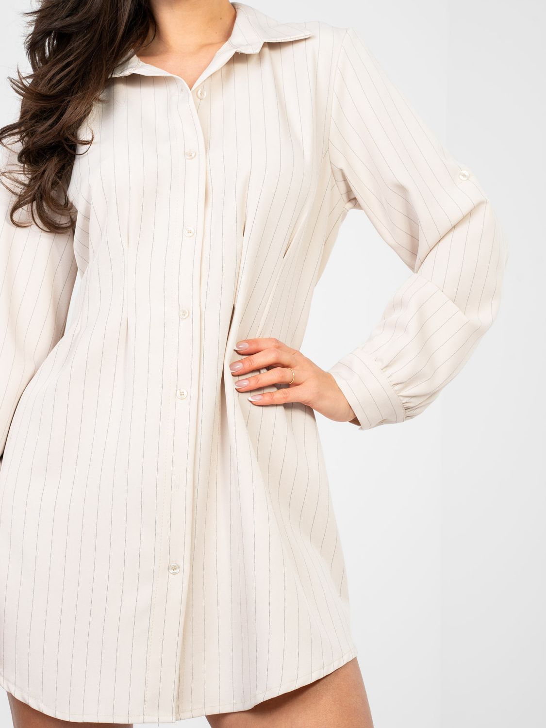 Bež srajčna obleka s črtami in ovratnikom