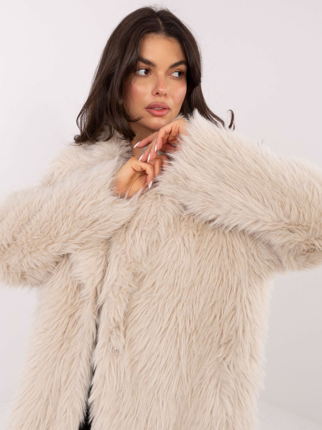 Elegantni bež ženski plašč s podlogo