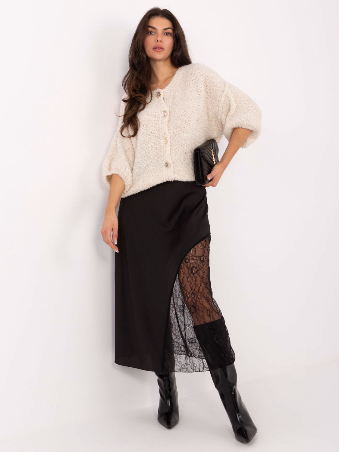 Eleganten bež pulover s 3/4 rokavi in gumbi