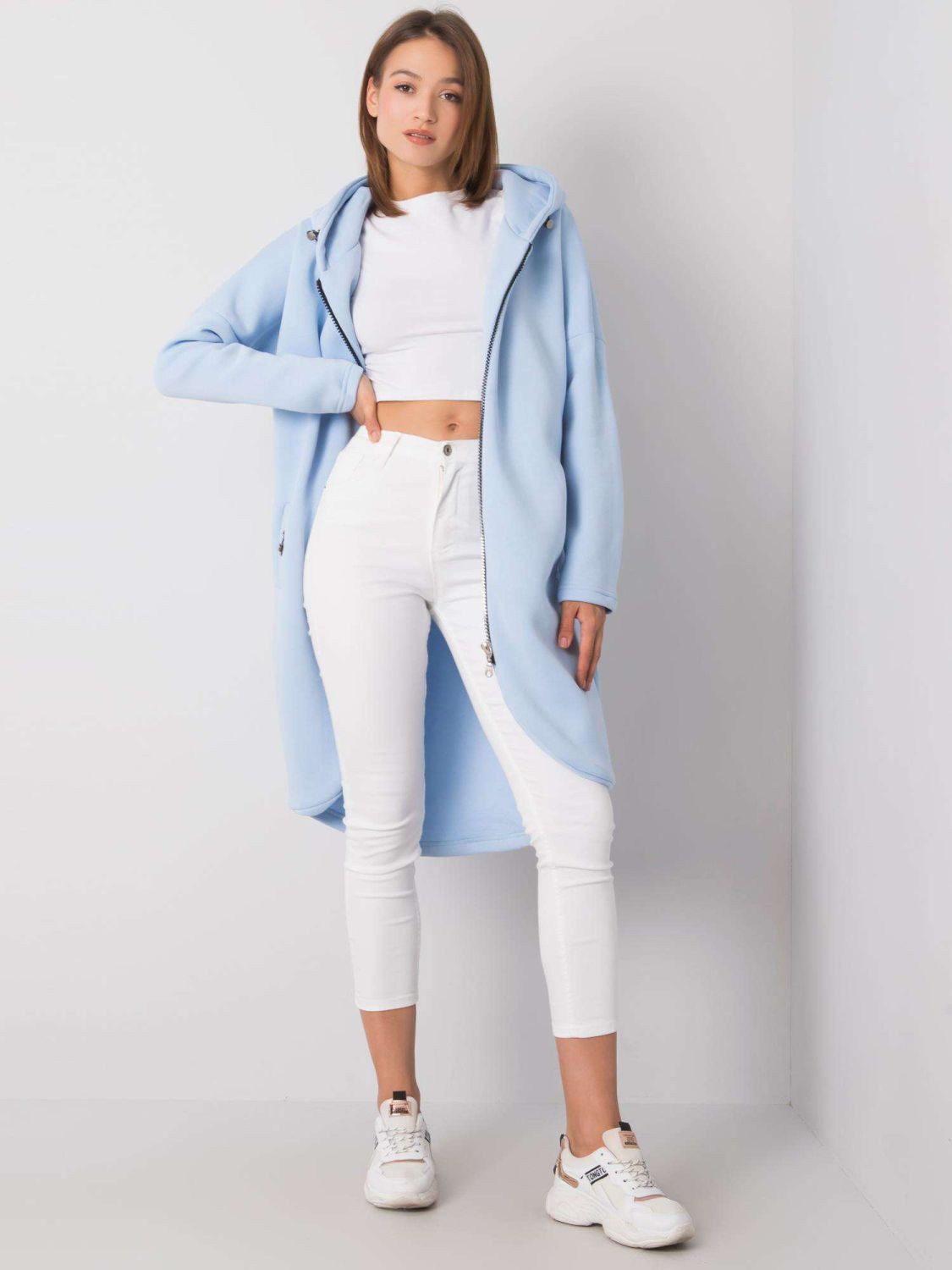 Svetlo modra dolga jopa s kapuco in zadrgo