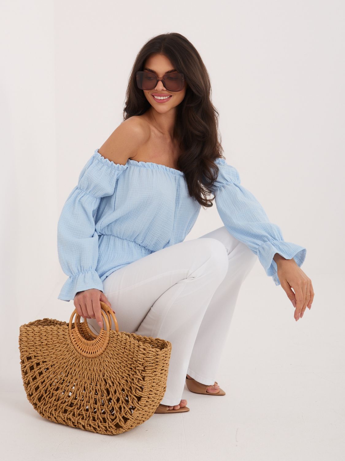 Bluza z odprtimi rameni in napihnjenimi rokavi