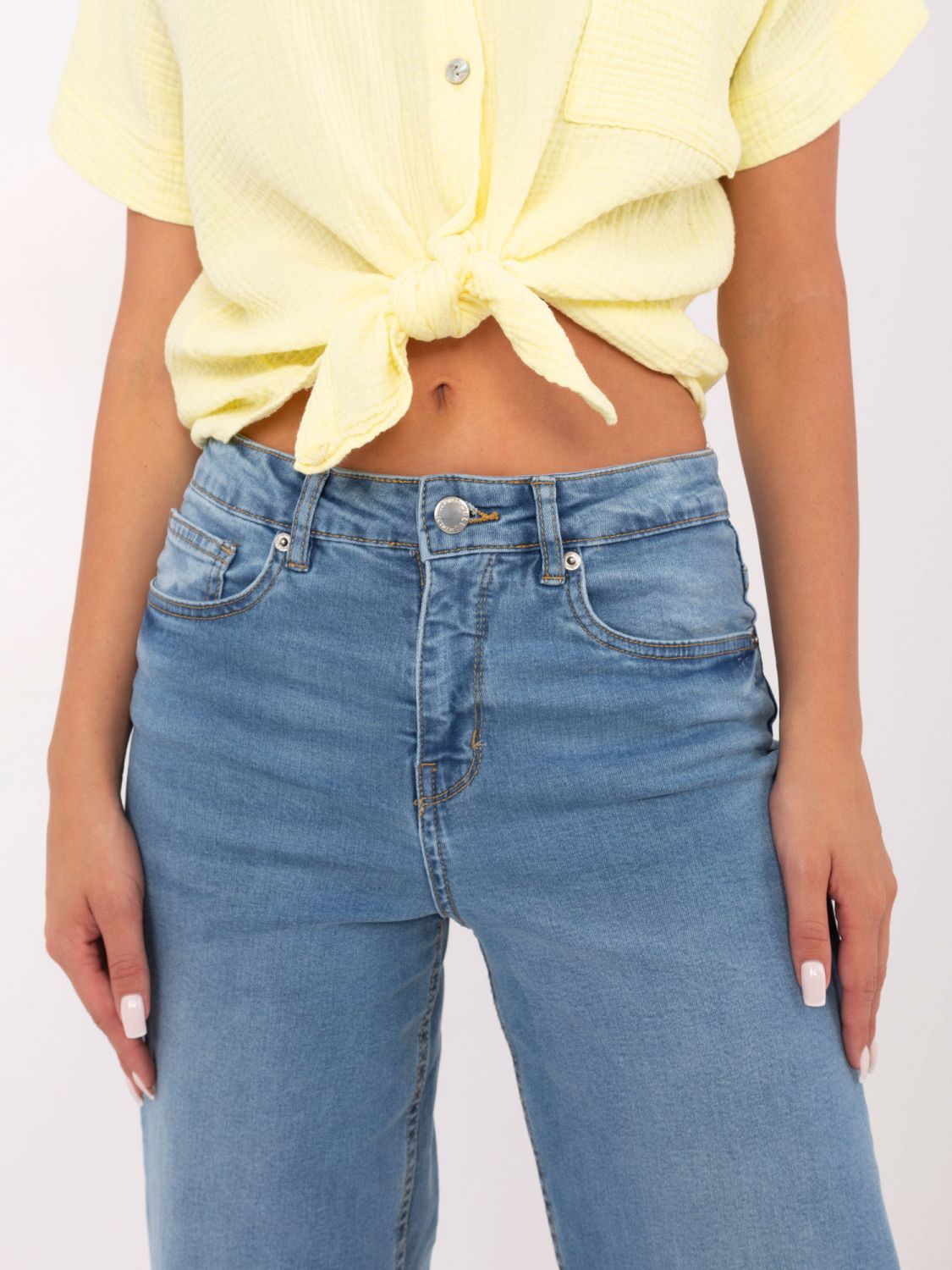 Ženske široke kavbojke z visokim pasom, svetlo modre