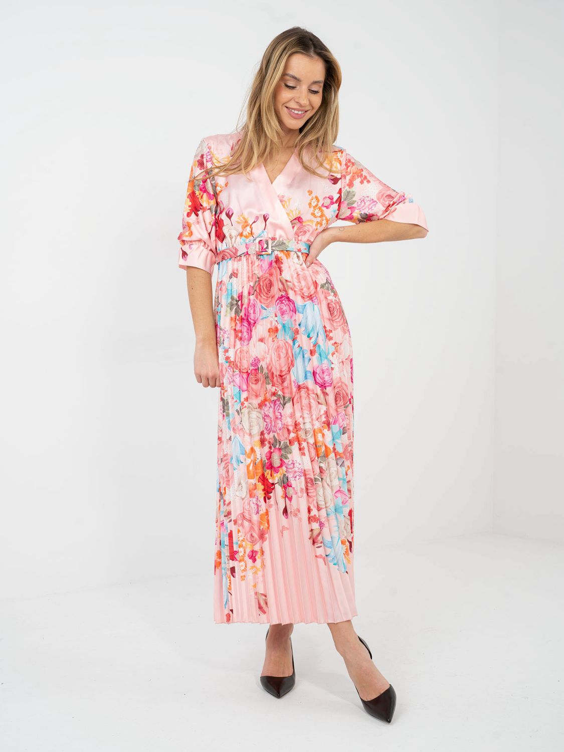 Maksimalno razširjena obleka s cvetličnim vzorcem in pasom, roza