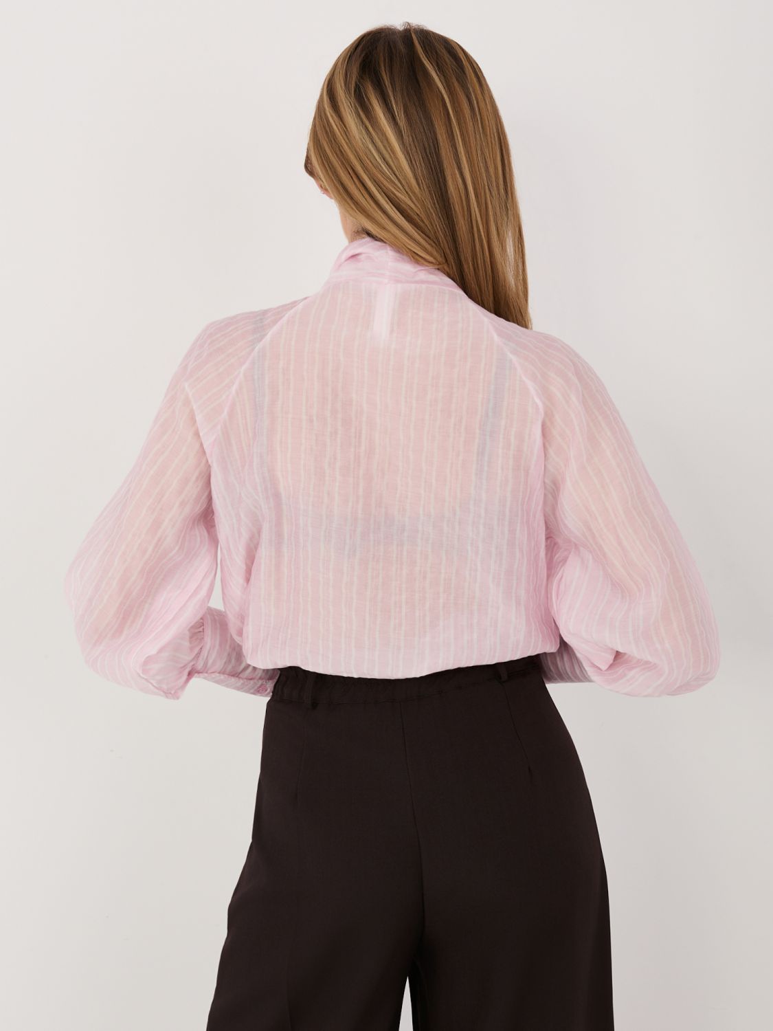 Roza črtasta srajca z vezanim izrezom