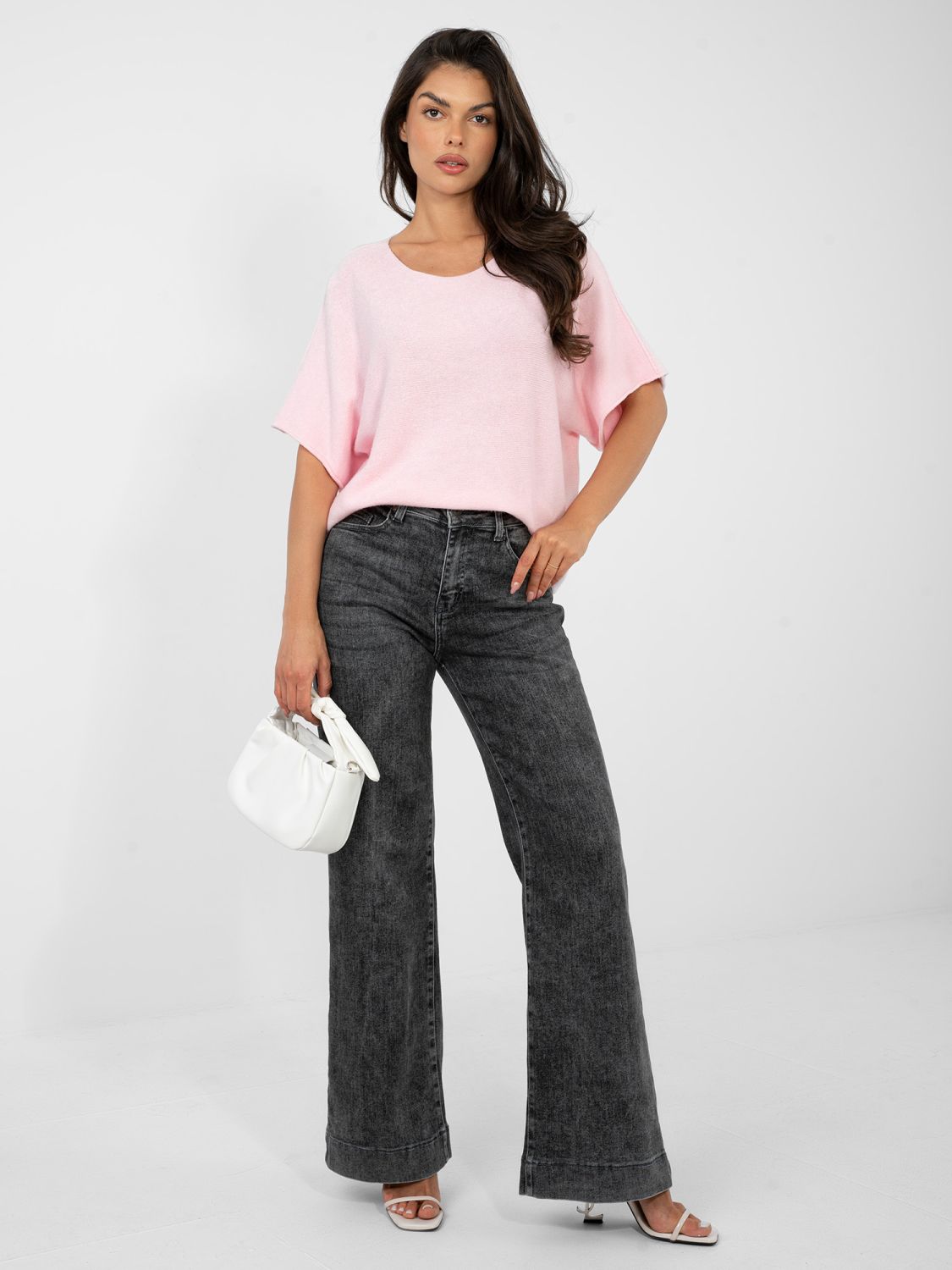 Eleganten kratek pulover v svetlo roza barvi