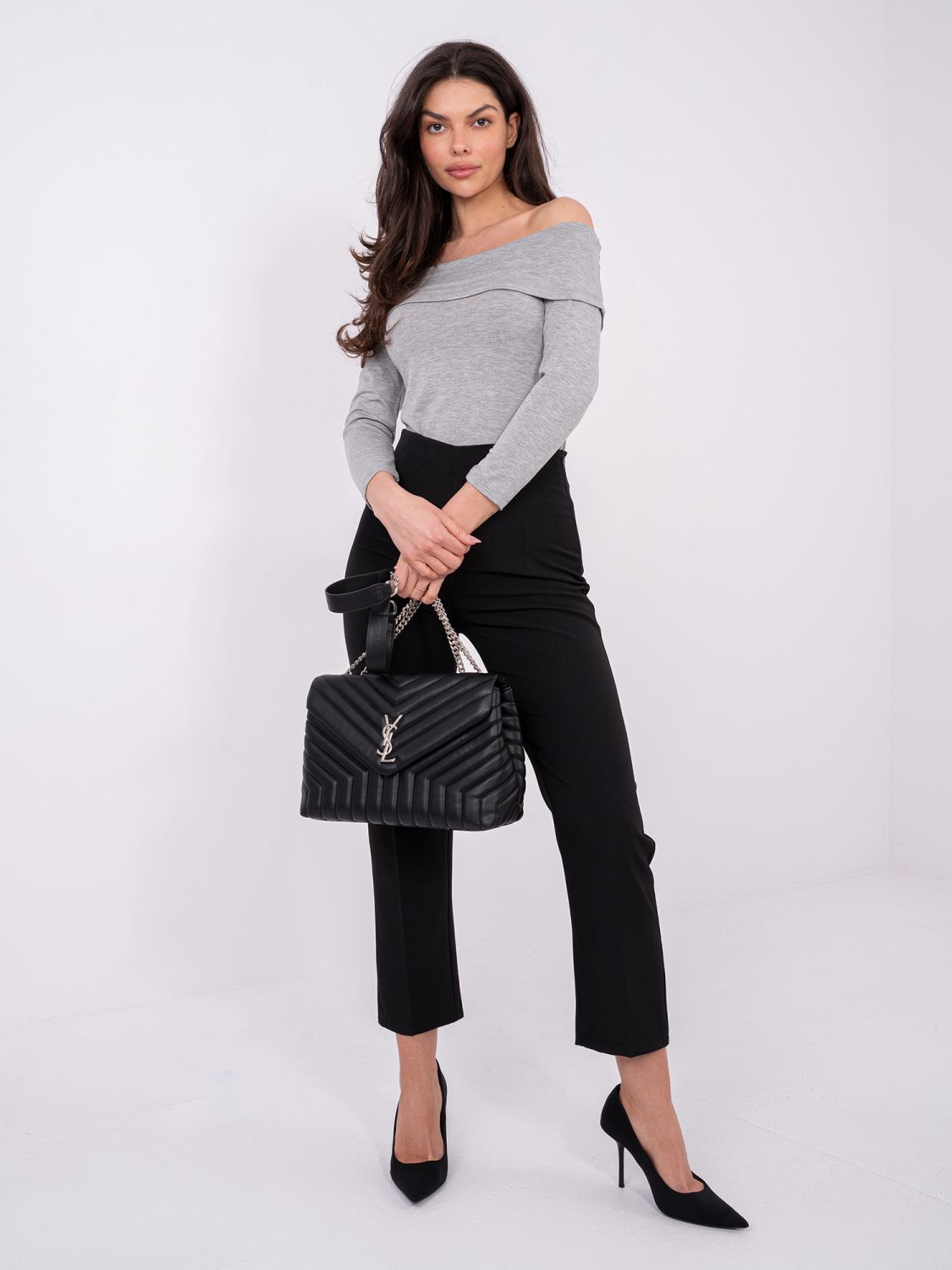 Siva bluza z odprtimi rameni in 3/4 rokavi