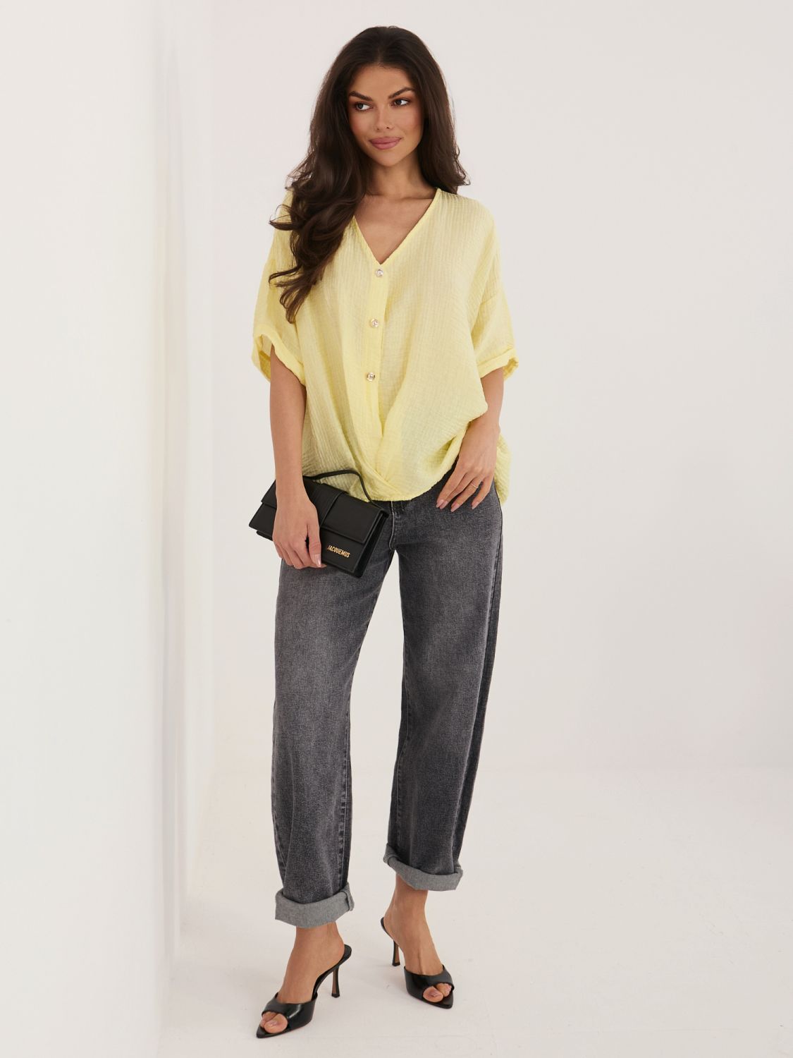 Rumena bluza z V-izrezom in kratkimi rokavi