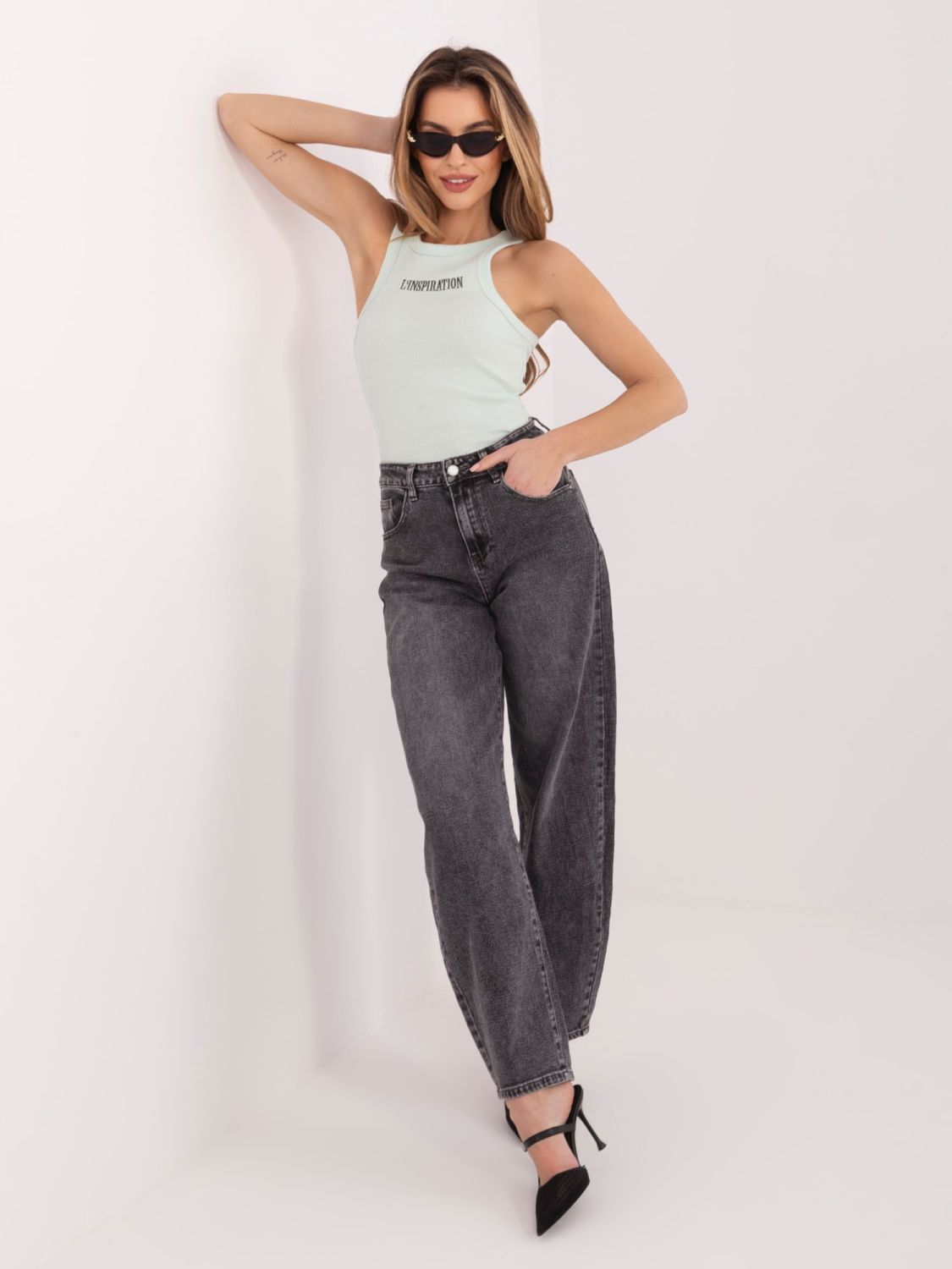 Mint rebrast top z vezenino